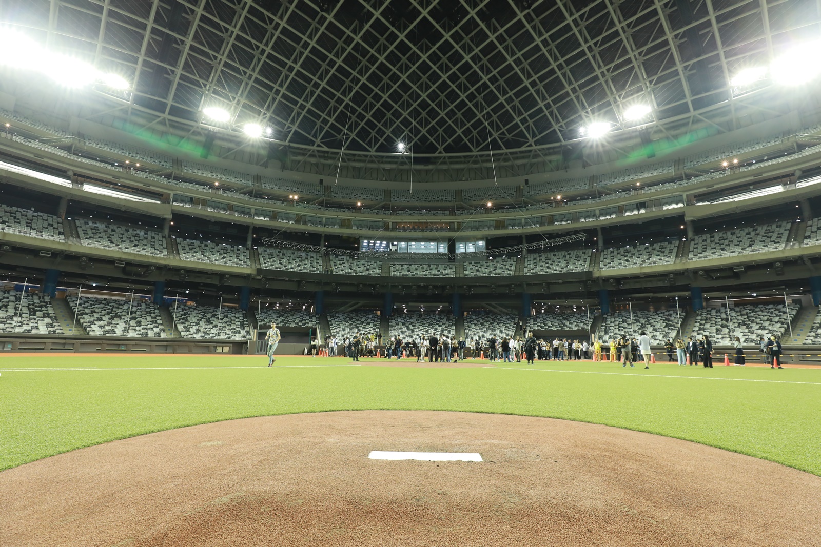 「世界全壘打王」王貞治確定於12月2日親臨台北大巨蛋開球。（本刊資料照）