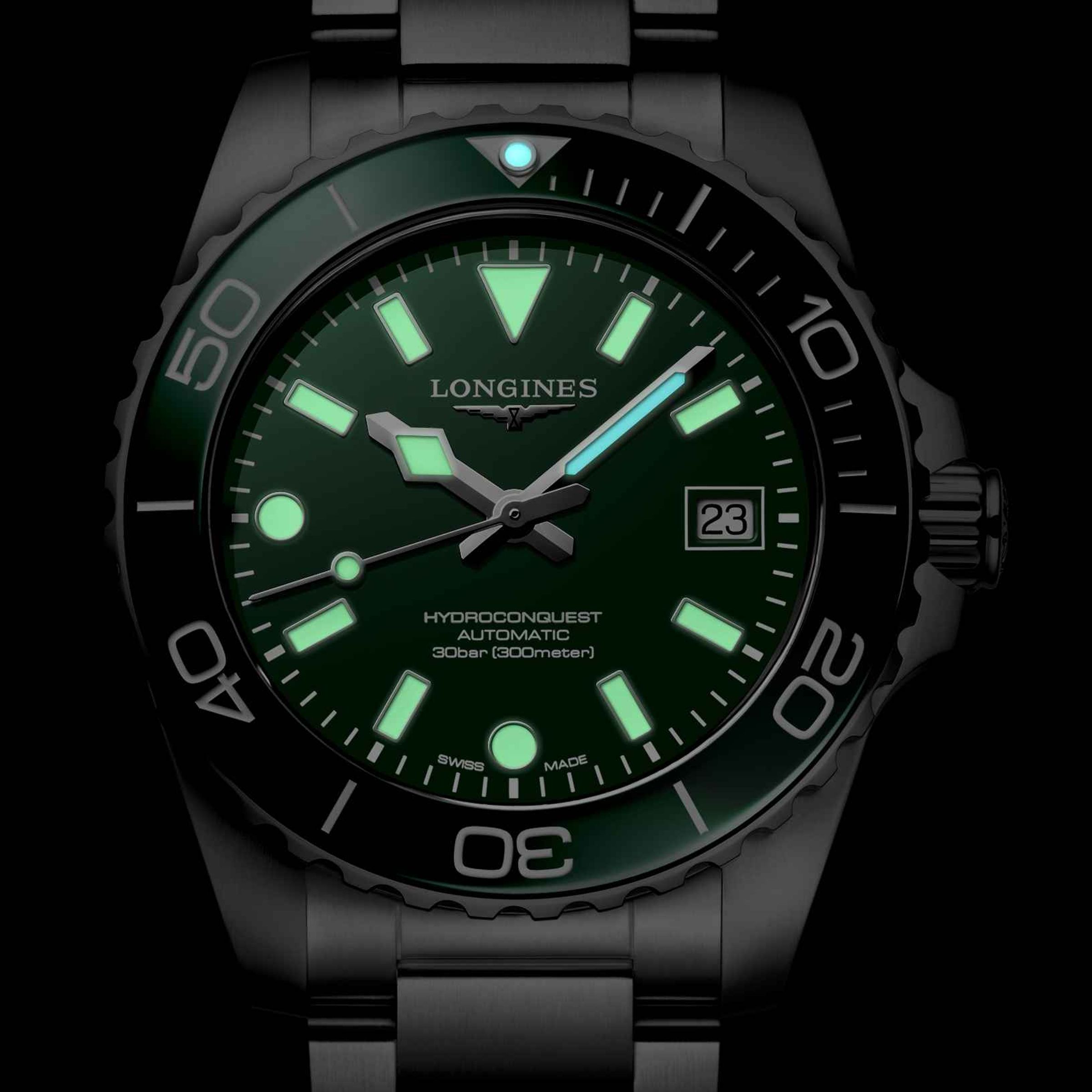 面盤與陶瓷錶圈上配置了Super-LumiNova®夜光立體時標，辨識度極高。
