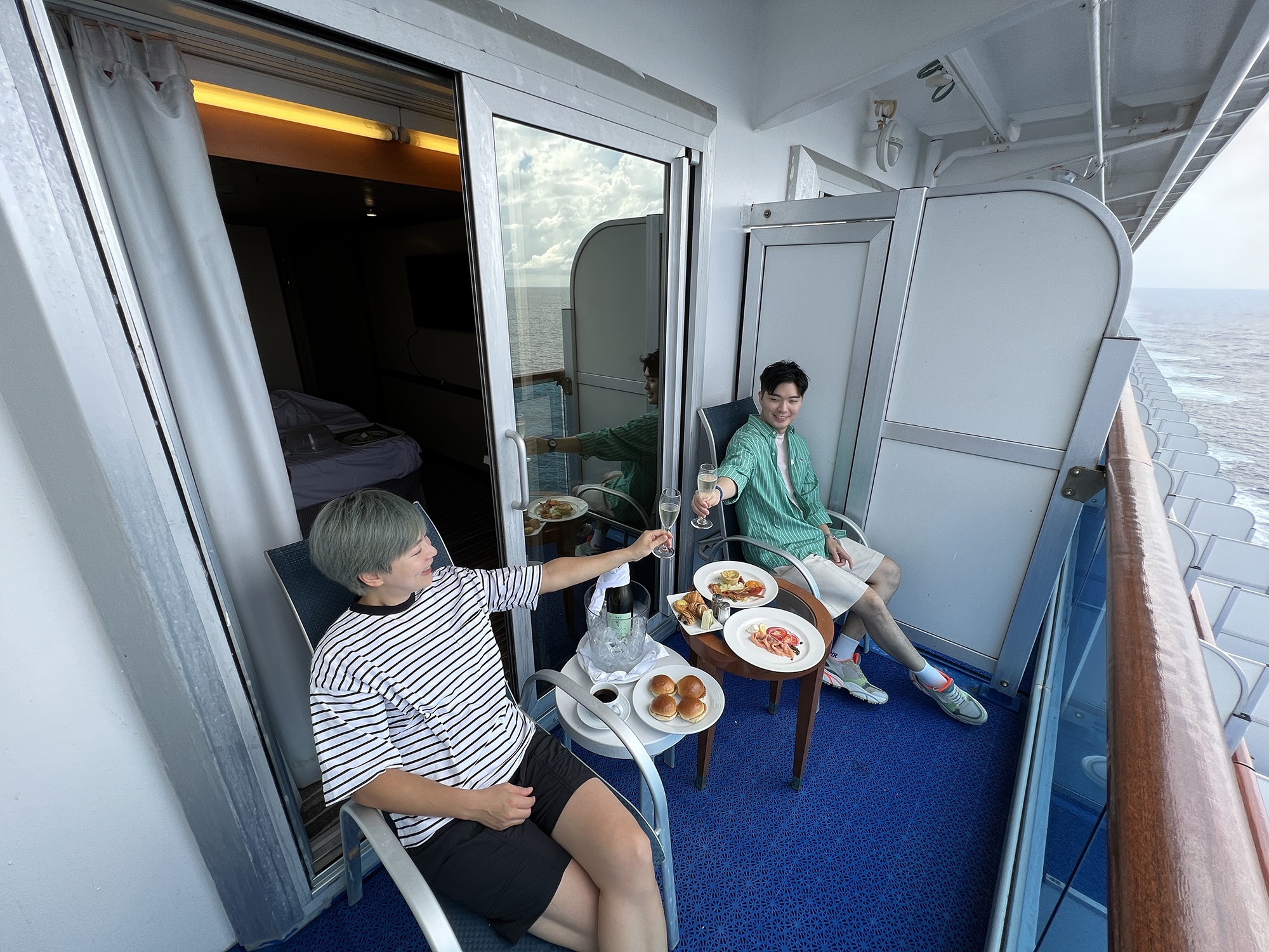 澎湃的香檳早餐，為慵懶不想出房門的遊客增加早晨的高級感。（50美元/組，約NT$1,625，需預訂）