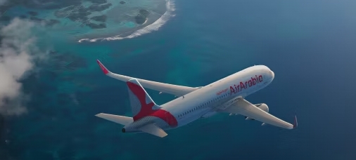 有架阿拉伯航空的飛機降落英國機場,驚見起落架卡男屍。(示意圖,取自Air Arabia官網)