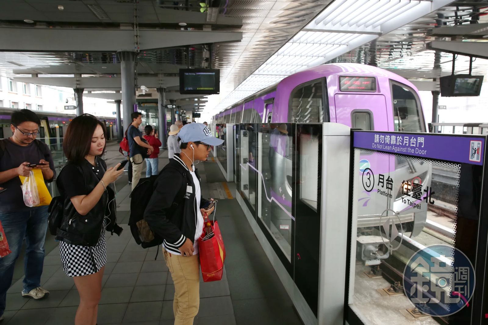 一張機捷車廂照吸2千萬流量 日本達人見「一處細節」狂讚:不愧是台灣