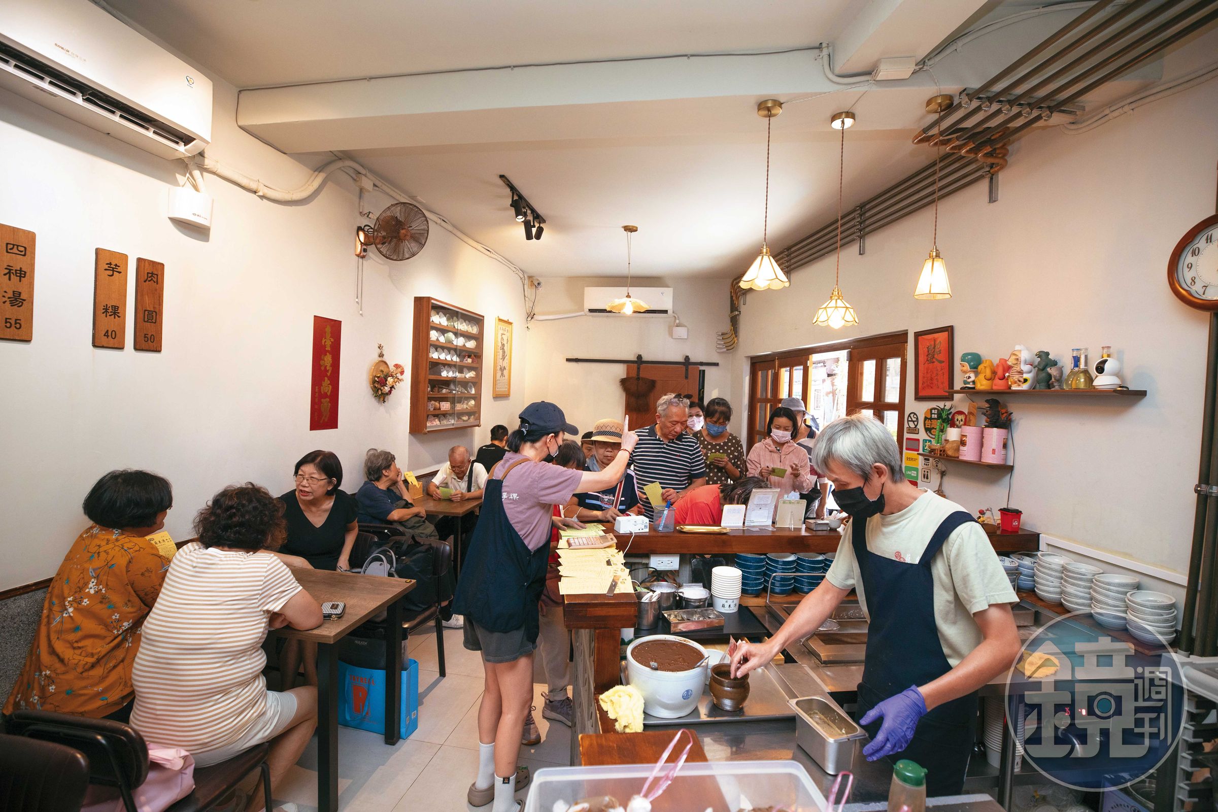 老店有米其林增添光彩,接近中午時刻,一開門立刻滿座。