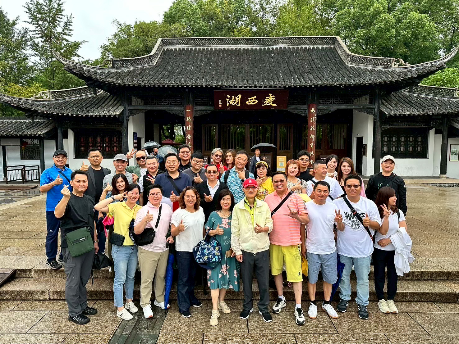 永慶「經管會績優幹部旅遊」由集團董事長孫慶餘與夫人親自率團，與全台身價亮眼的加盟店東長同遊。（永慶房產集團提供）