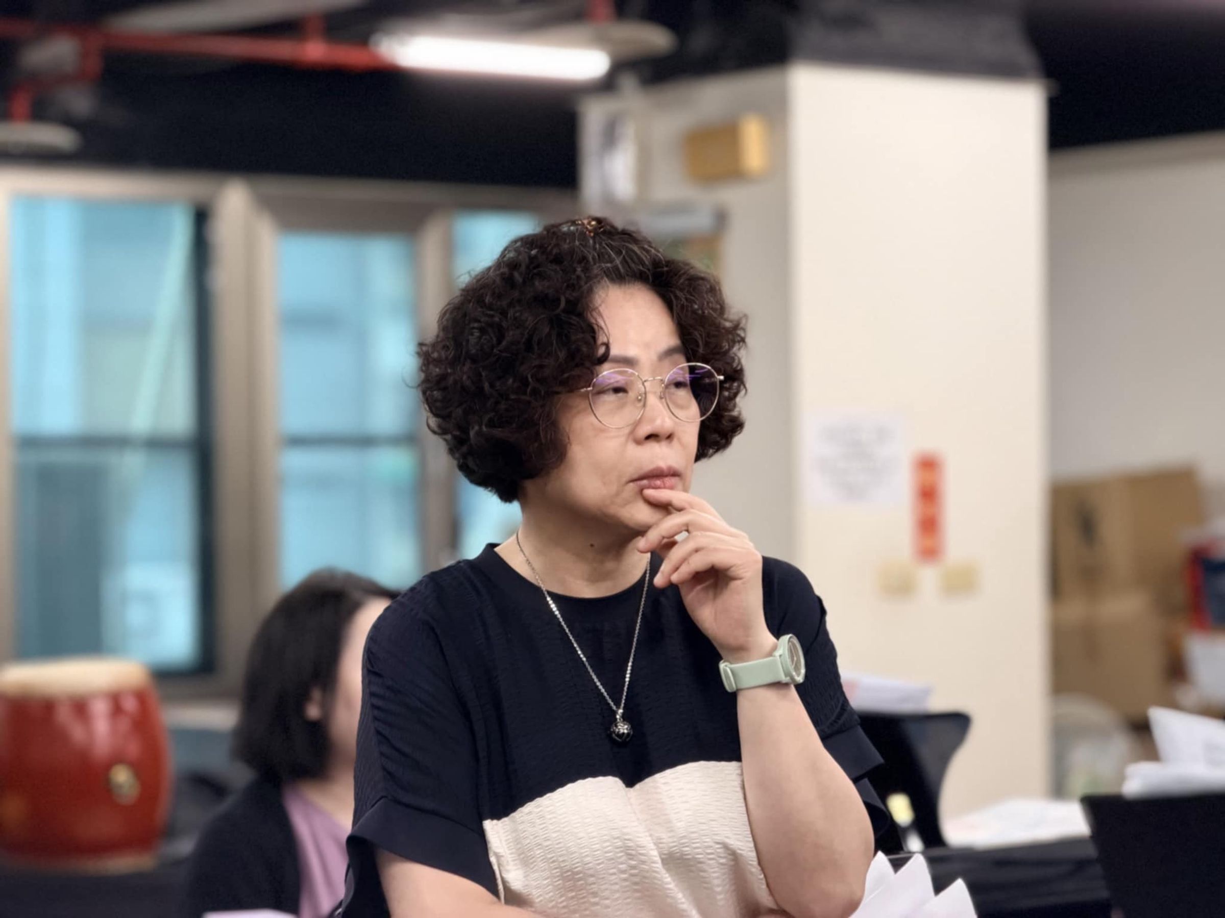 資深演員陳幼芳當年因恐慌症離開舞台劇演出轉居幕後。(陳幼芳提供)