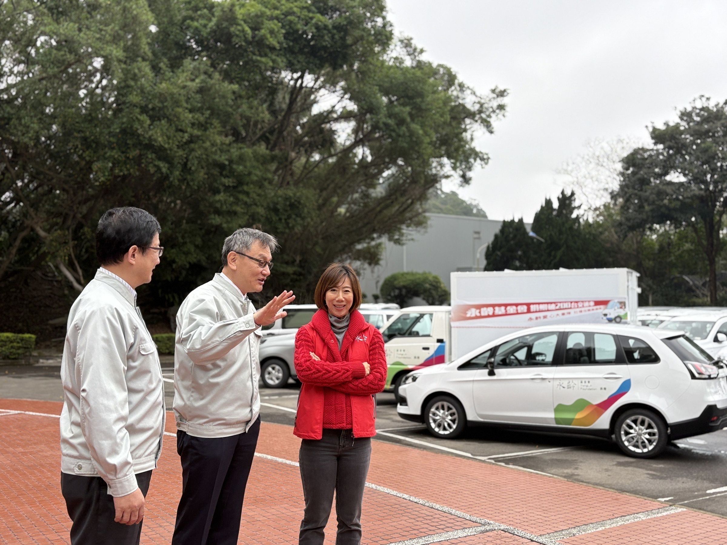 永齡基金會執行長郭曉玲今（28）日一早便前往中華汽車楊梅廠。（中華車提供）
