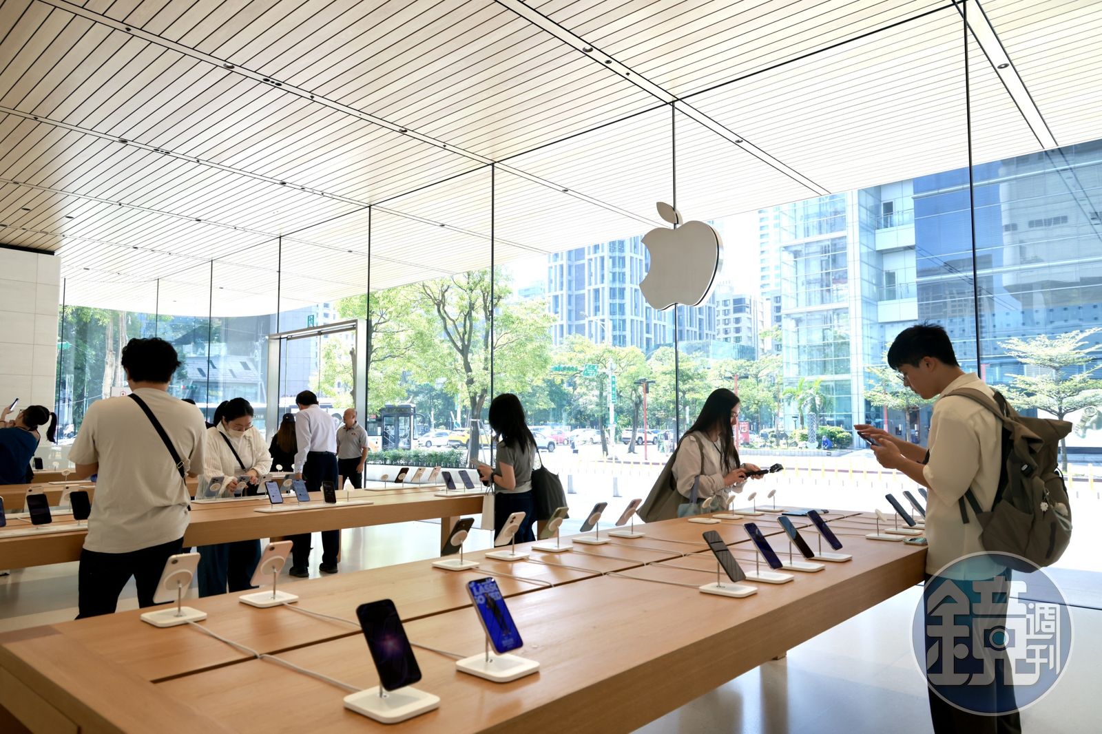 iPhone開賣採購撇步2/蘋果改變銷售節奏 不同客群分開買!