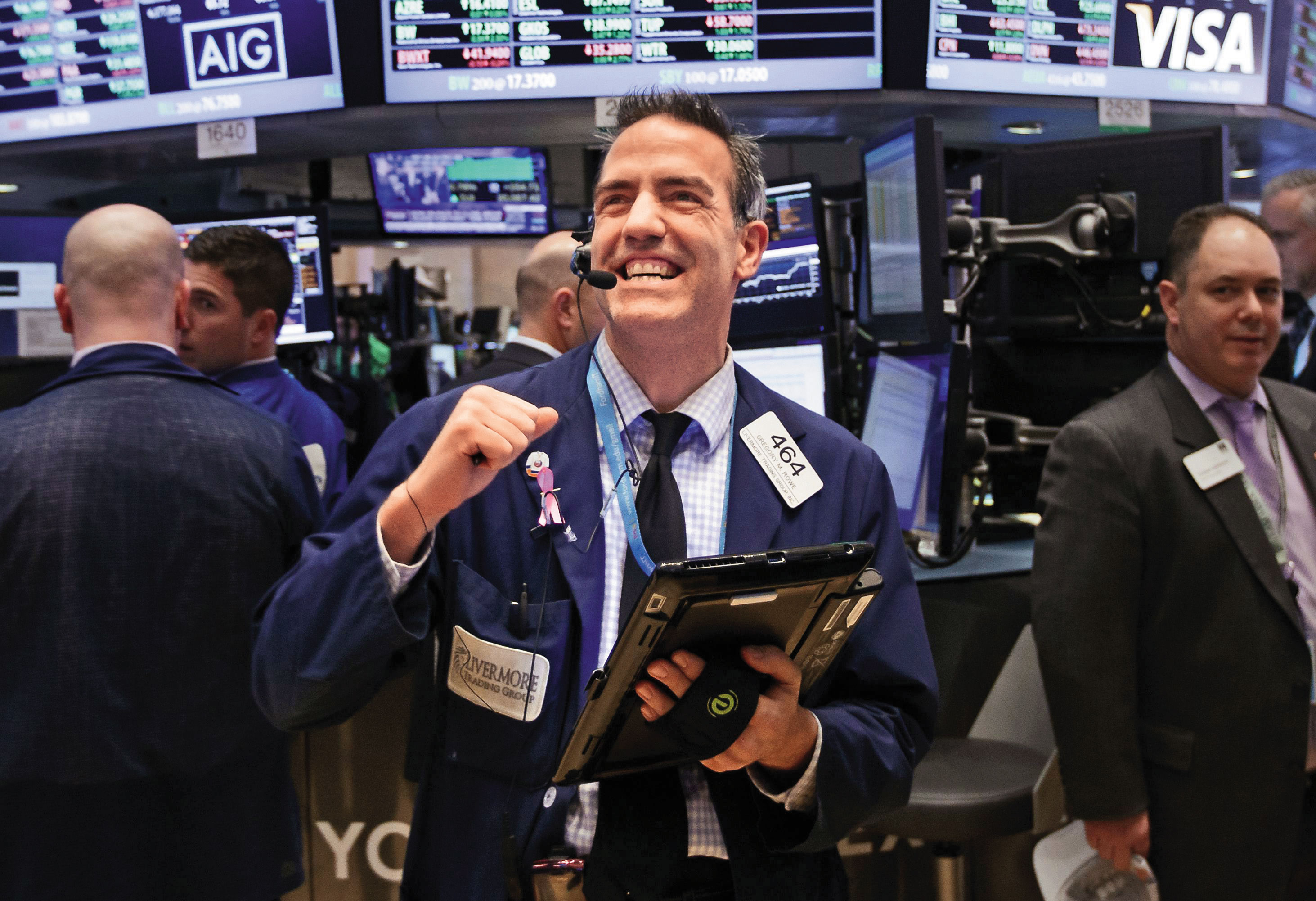 今年美股的特色是「大波動小牛市」，指數震盪劇烈但多頭仍未結束，且持續走高。（東方IC）