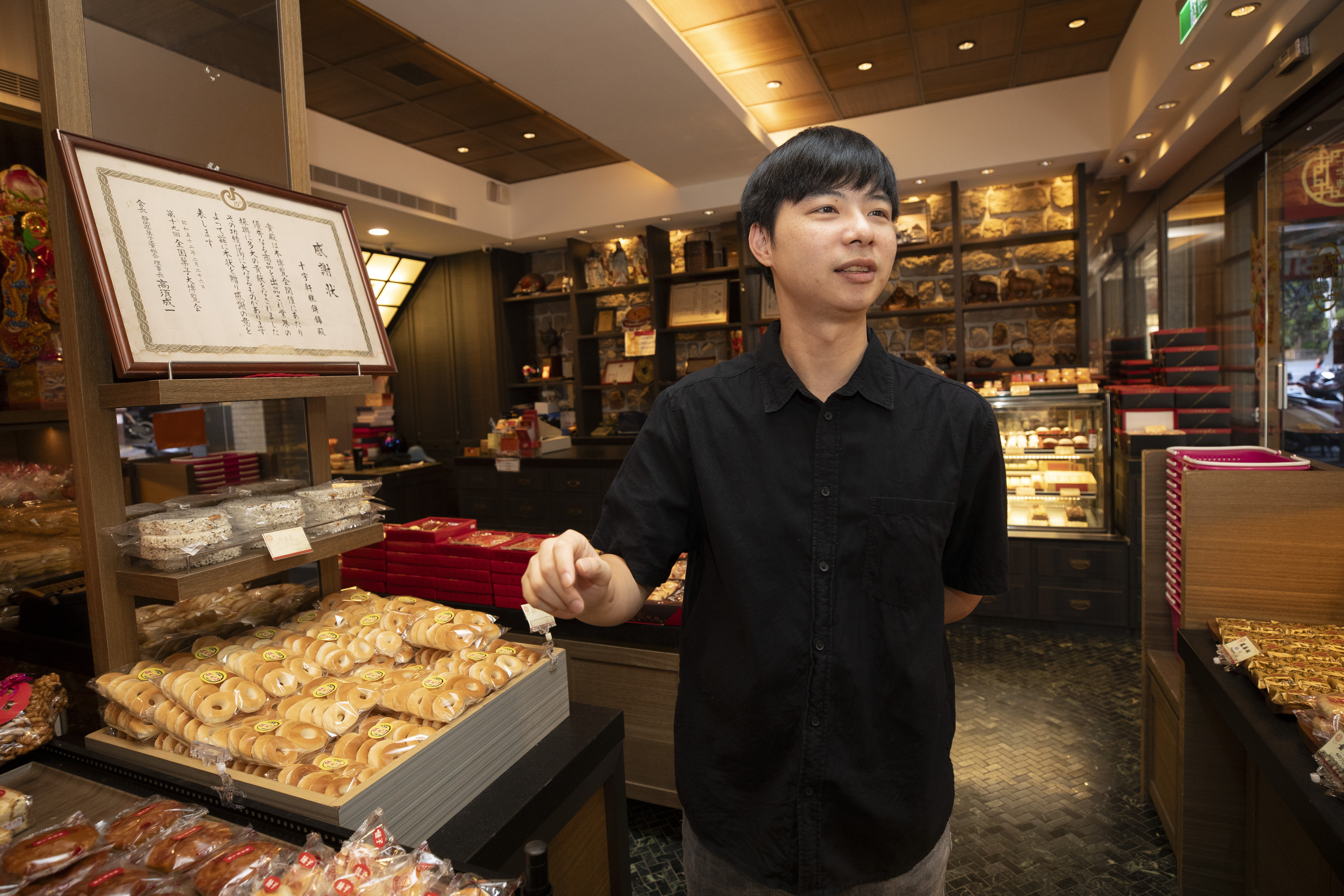 邱易為以傳統與創新的產品並行，守護十字軒邁向百年。