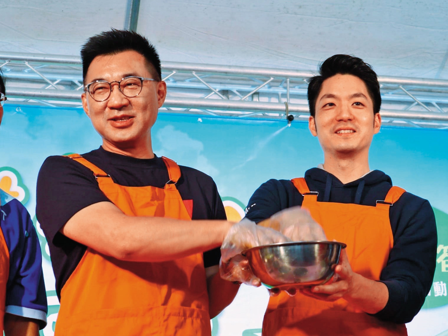 江啟臣（左）、蔣萬安（右）形象好，被點名為藍營下梯次接班人選。（翻攝蔣萬安臉書）