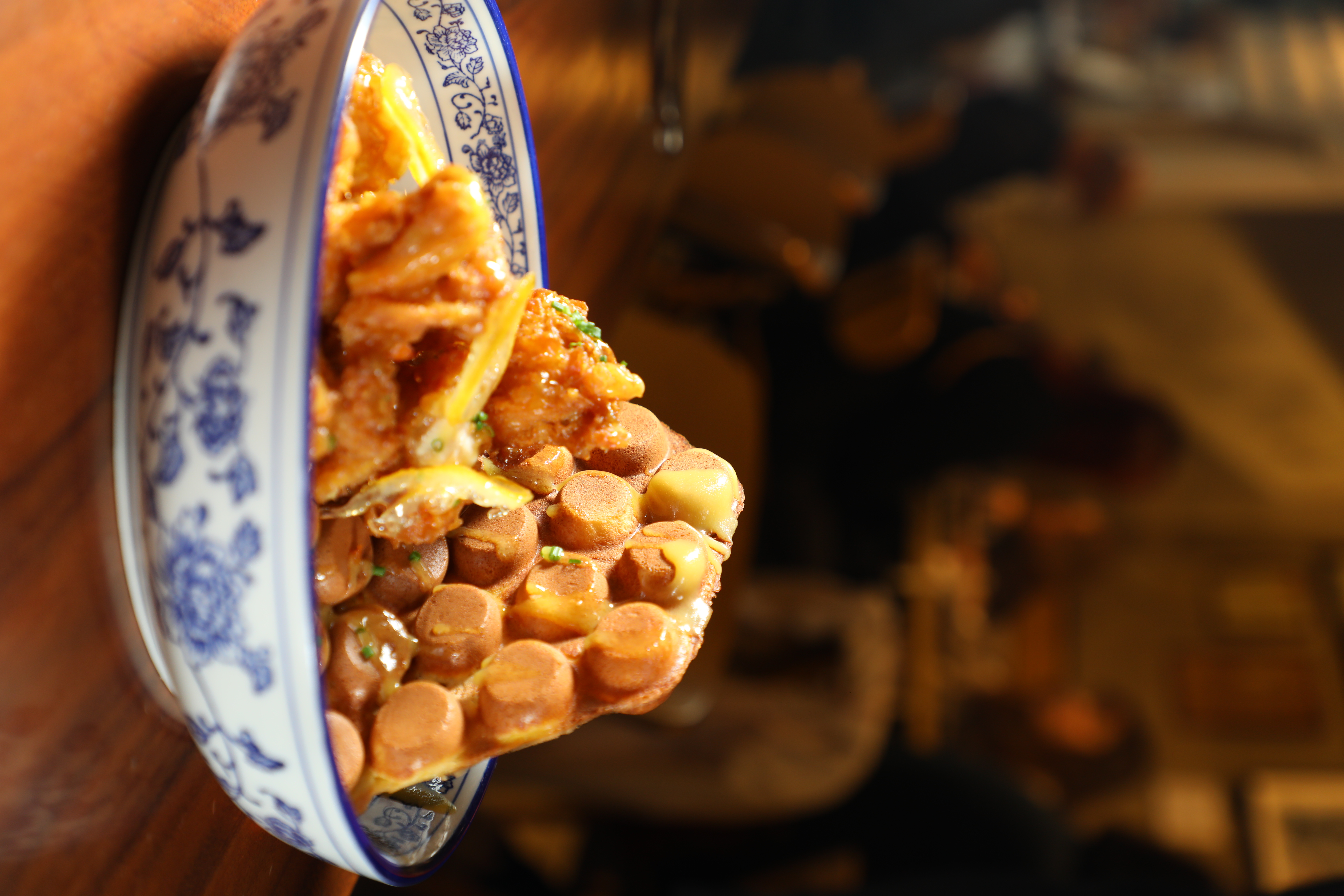 「雞蛋仔與雞配自家製檸檬醬」是來大和堂的必點餐食。