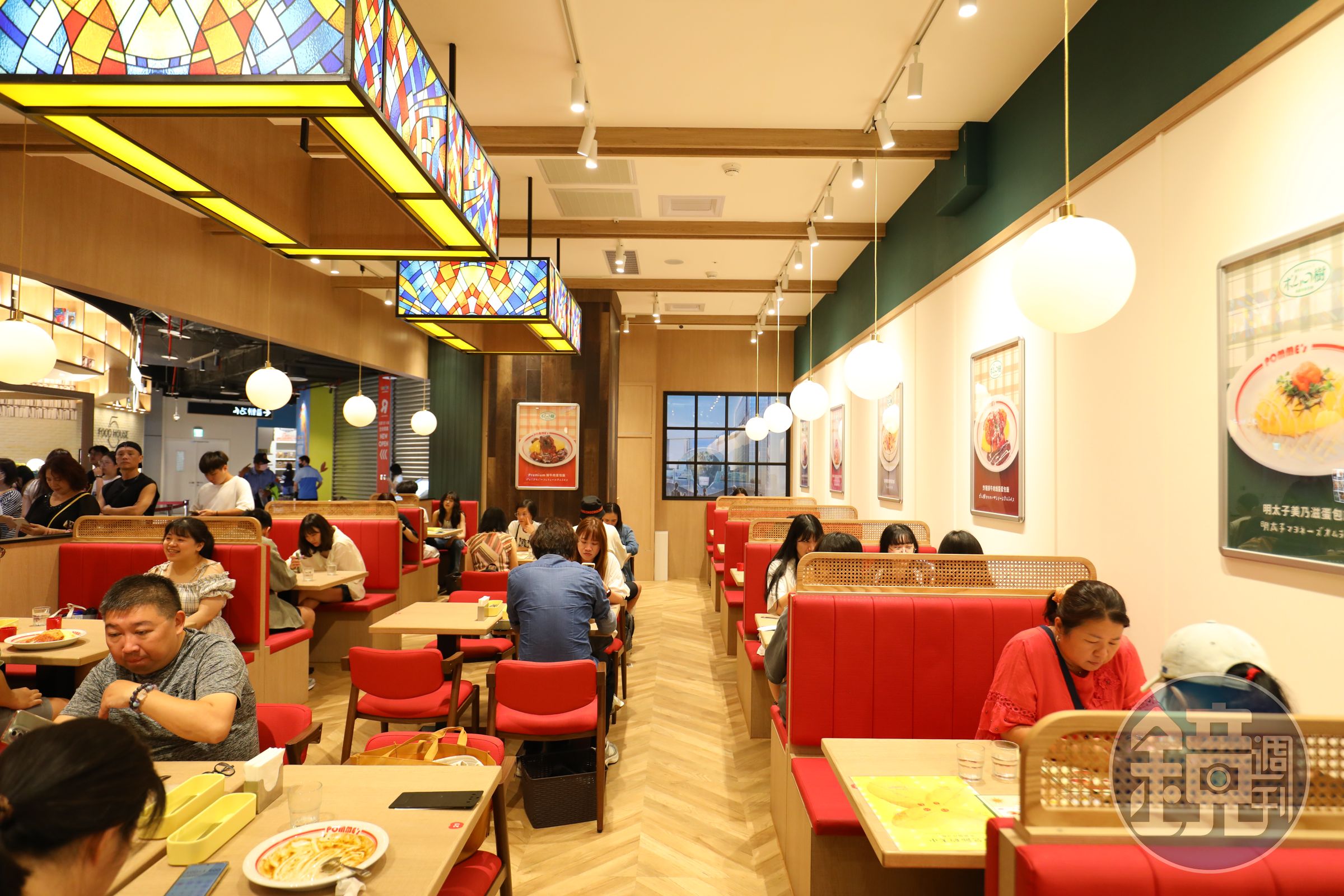 延續日本店鋪的裝潢風格，用餐空間打造溫馨舒適的家庭餐廳氛圍，就像在家享用料理一樣輕鬆自在。