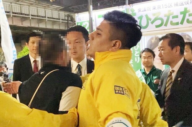 乙武洋匡撇50女性醜聞再參選，造勢遭惡意鬧場！暴力襲擊影片曝光。（翻自livedoor.jp）