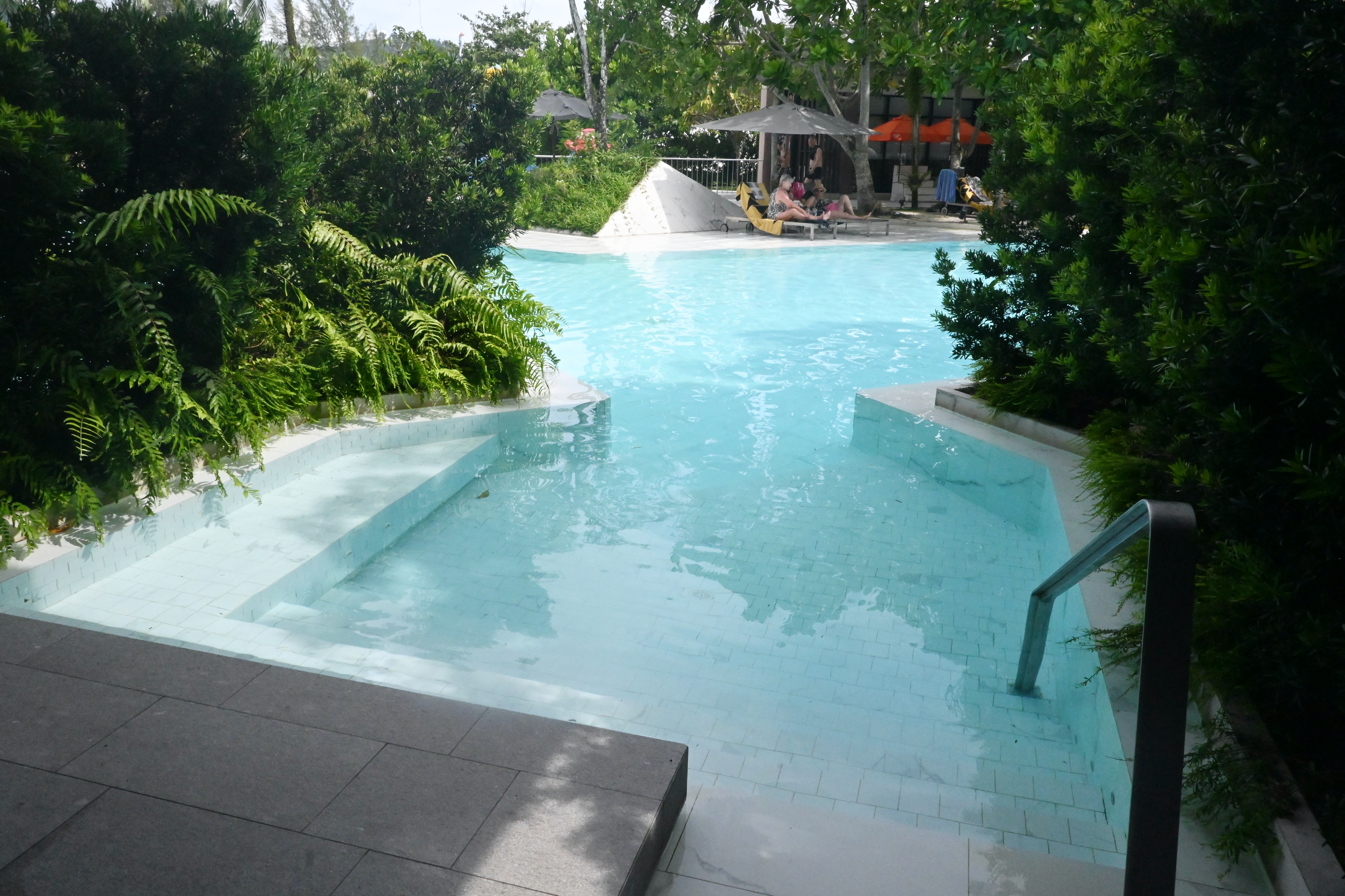 Pool Access超級適合懶人入住，不用準備換洗衣物，打開陽台門就能跳進泳池中。