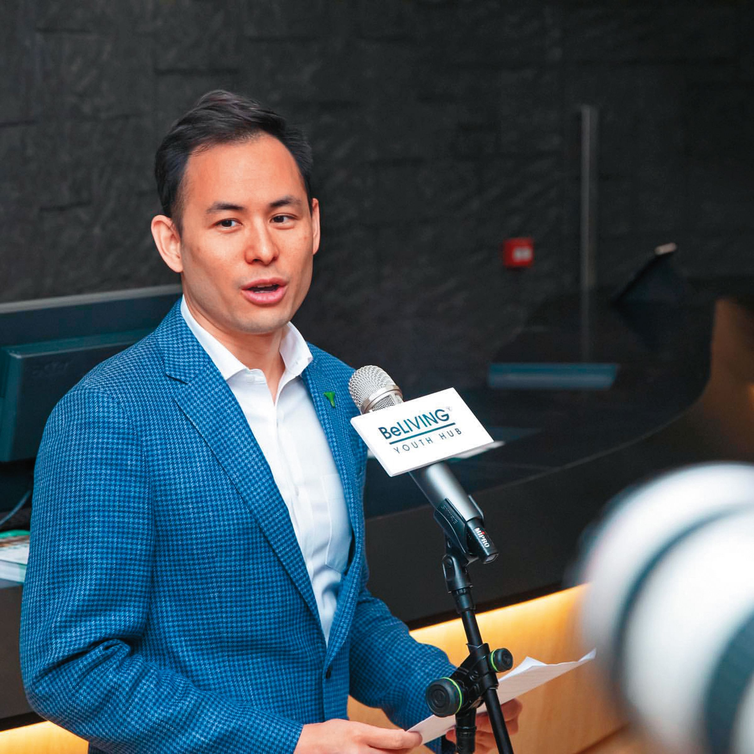 香港英皇集團主席楊受成兒子楊政龍身家有新台幣500億元,曾傳與愷樂有過一段,但他現已是人夫兼人父。(翻攝自楊政龍IG)