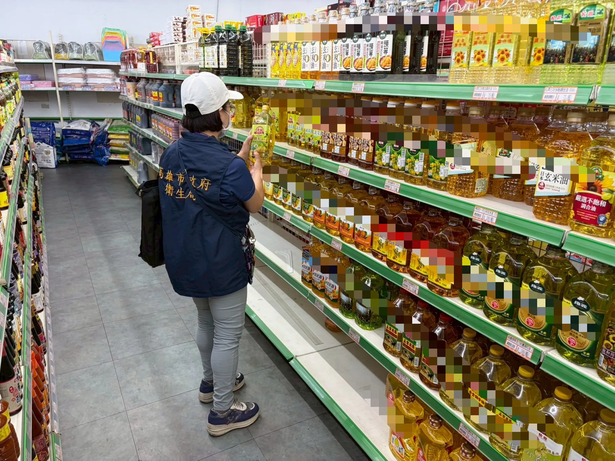 各縣市持續追查問題油。（高雄市衛生局提供）