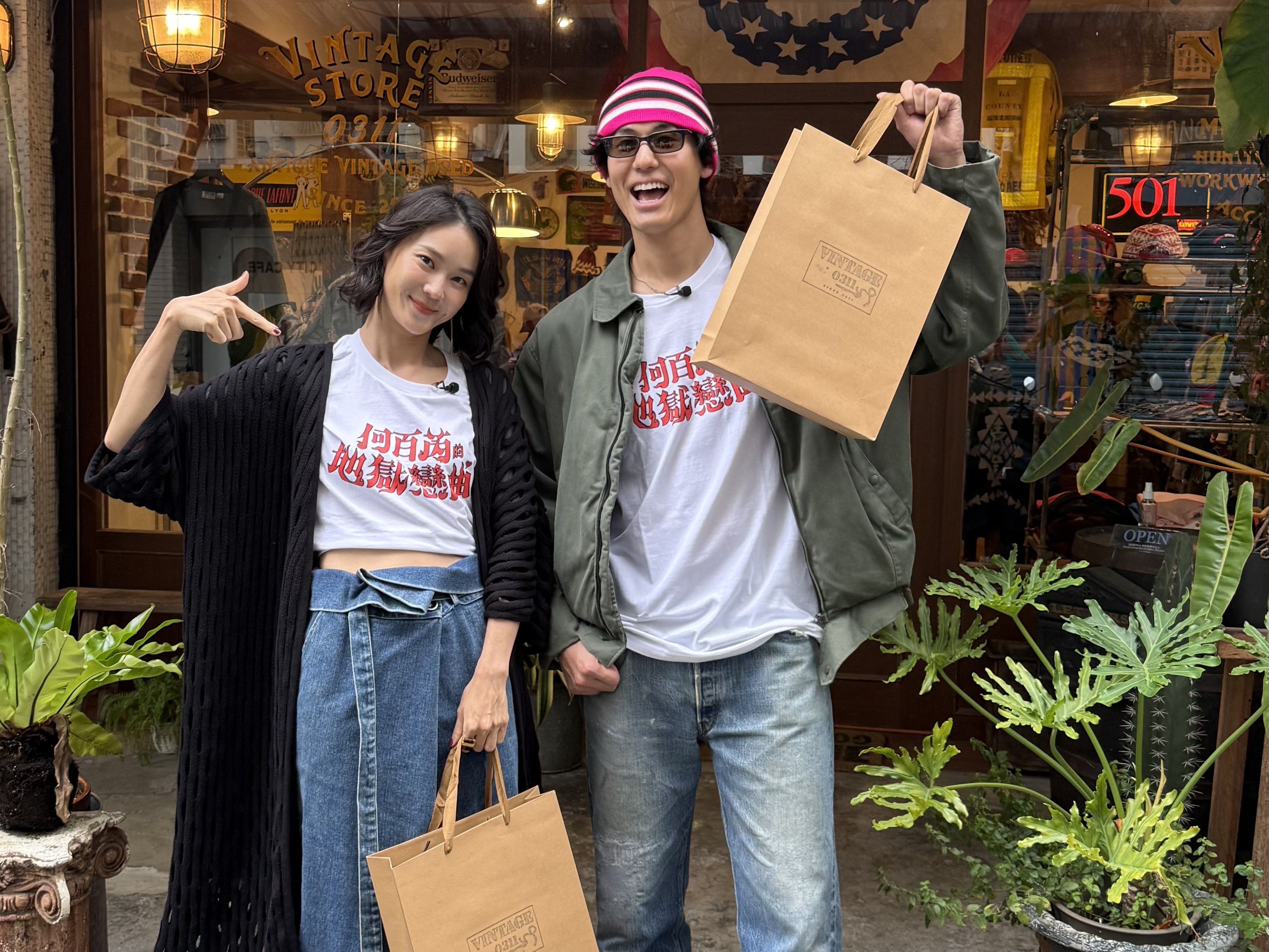 鍾瑶（左）登上風田（右） YT 頻道特別企劃一起宣傳《何百芮的地獄戀曲》 。 （彼此影業 提供）