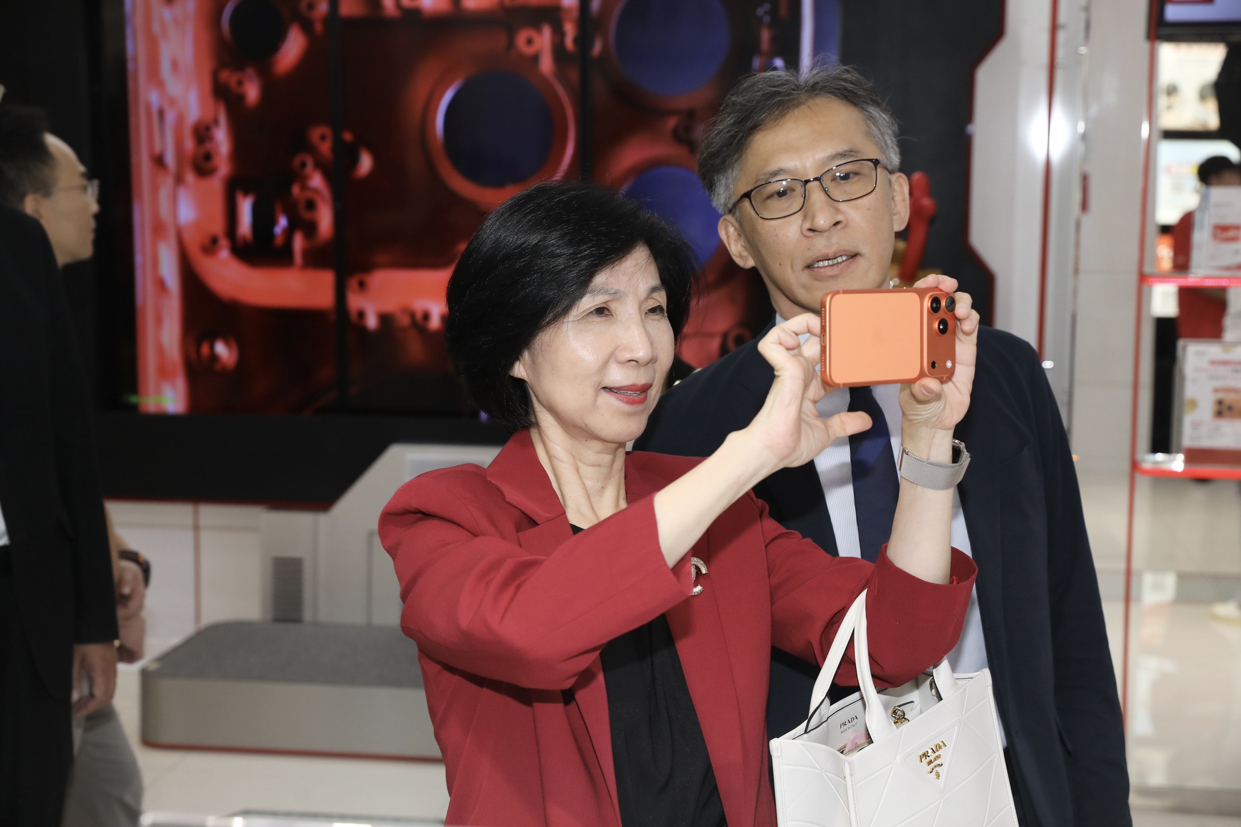 遠傳電信總經理井琪喊話自家4G、5G滲透率年底會達成黃金交叉。