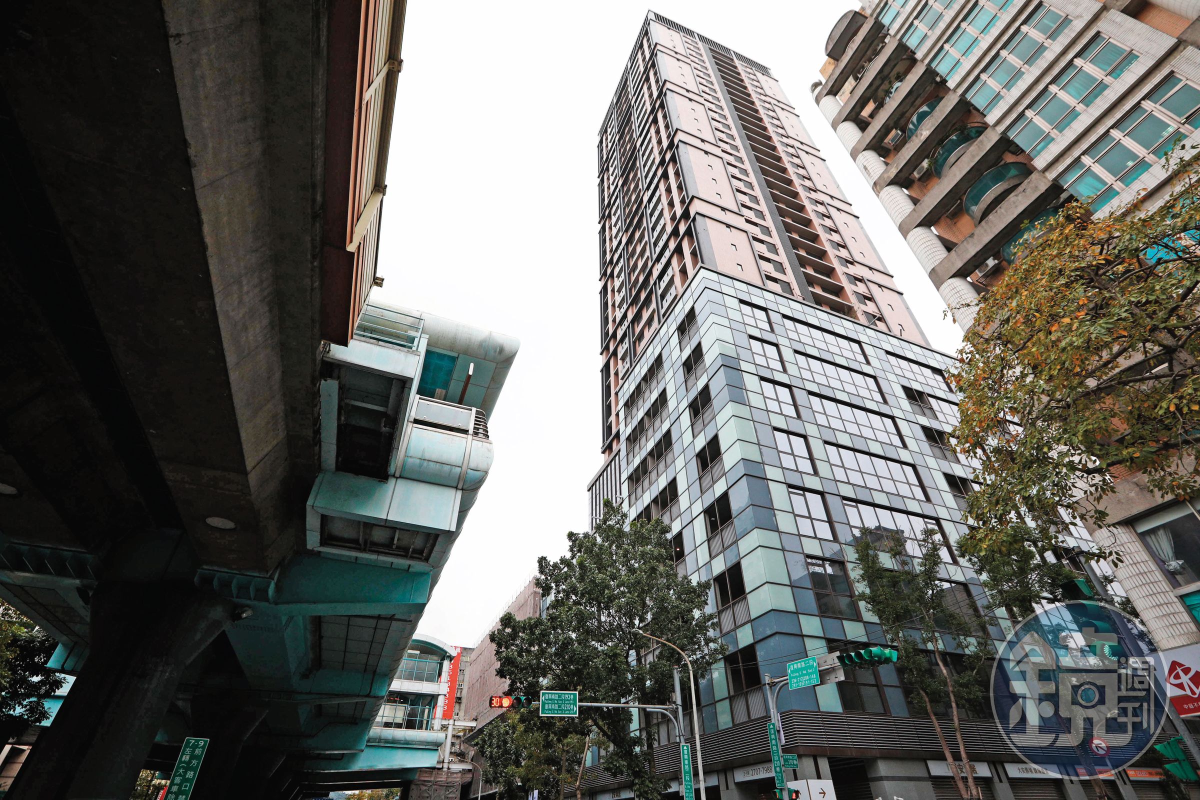位於台北市大安區的冠德沐居豪宅建案,原本是施宗明要買來與嫩模C女婚後居住的地方,一戶要價逾7,000萬元。