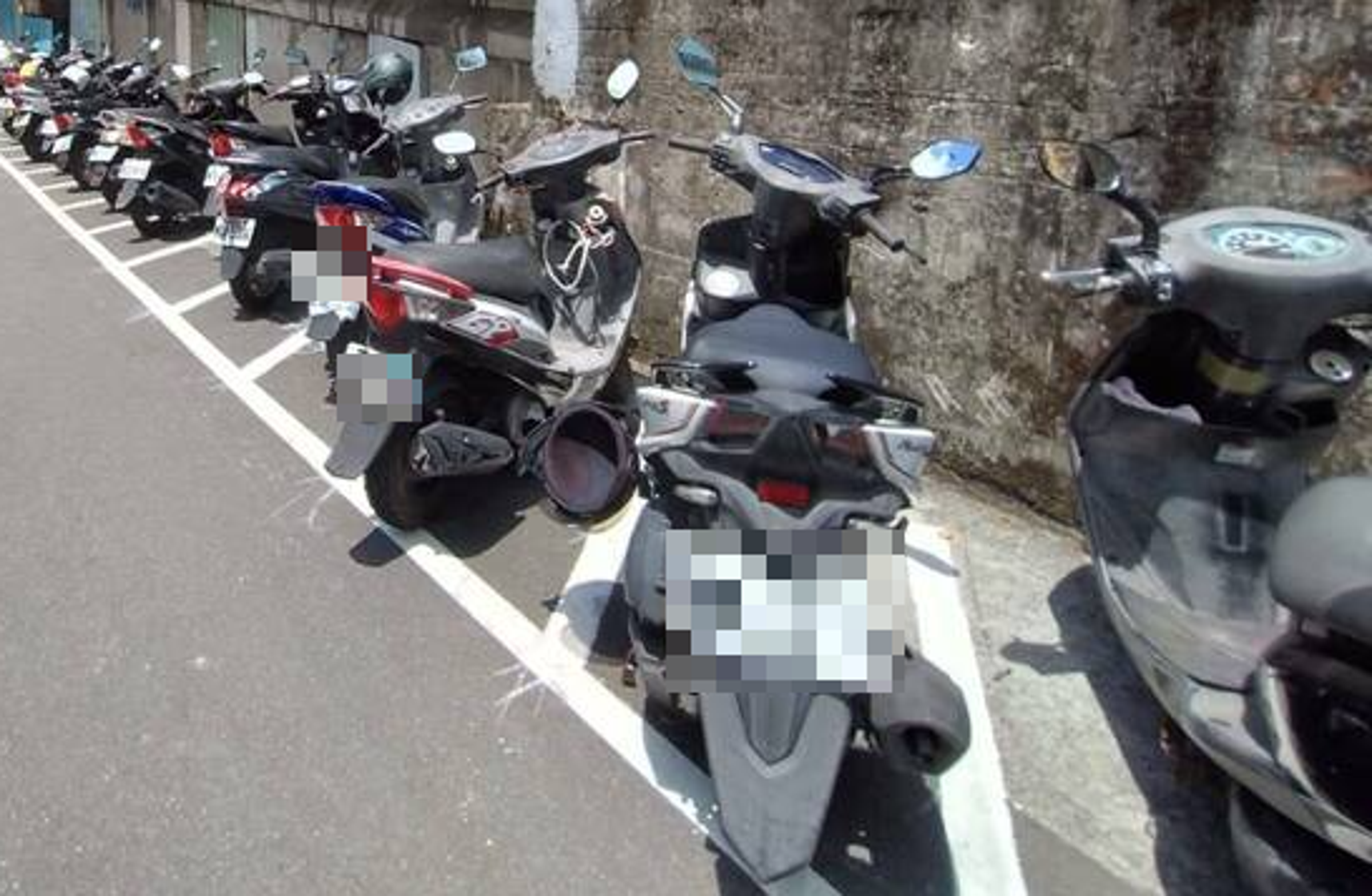 基隆一對父子找不到停放機車,竟謊報失竊要警方幫忙,因浪費偵查資源,法官各判6個月徒刑,圖為機車停車示意圖。(基隆市政府提供)