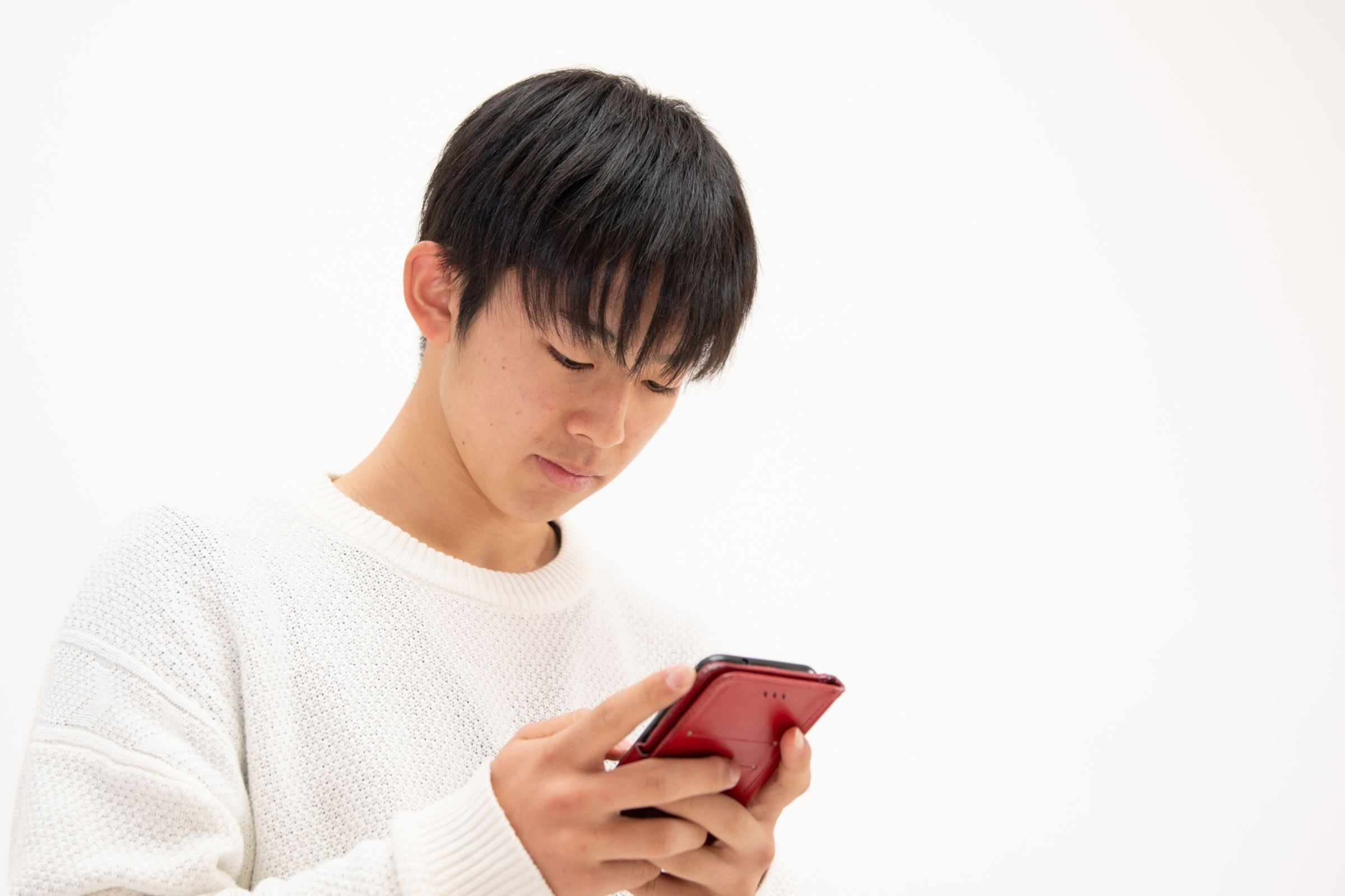 福建一名年輕男大生因長期低頭,導致頸椎硬膜外血管破裂,血塊壓迫到脊髓,下半身突然癱瘓。(示意圖,非當事人,photoAC)
