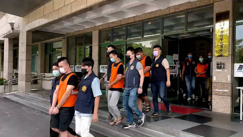 「中部詐欺偵查中心」掛牌迄今5個月，已破獲17個詐騙集團，查獲257名歹徒。（警方提供）