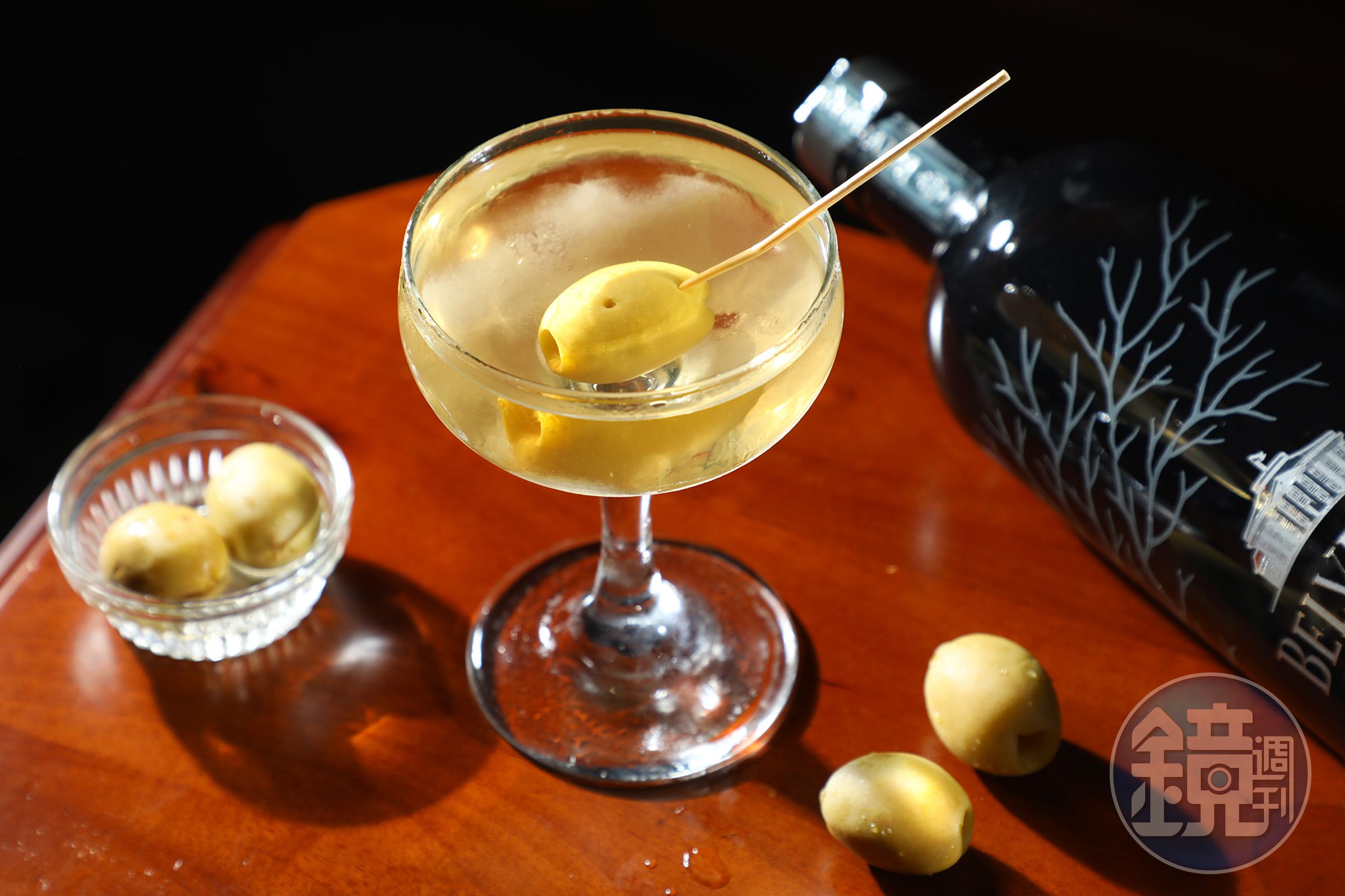 最受歡迎的餐前酒「Filthy Martini」，以雪樹迷霧之森單一莊園伏特加自製的煙燻橄欖鹽水調製。（港幣130元／杯，約NT$518）