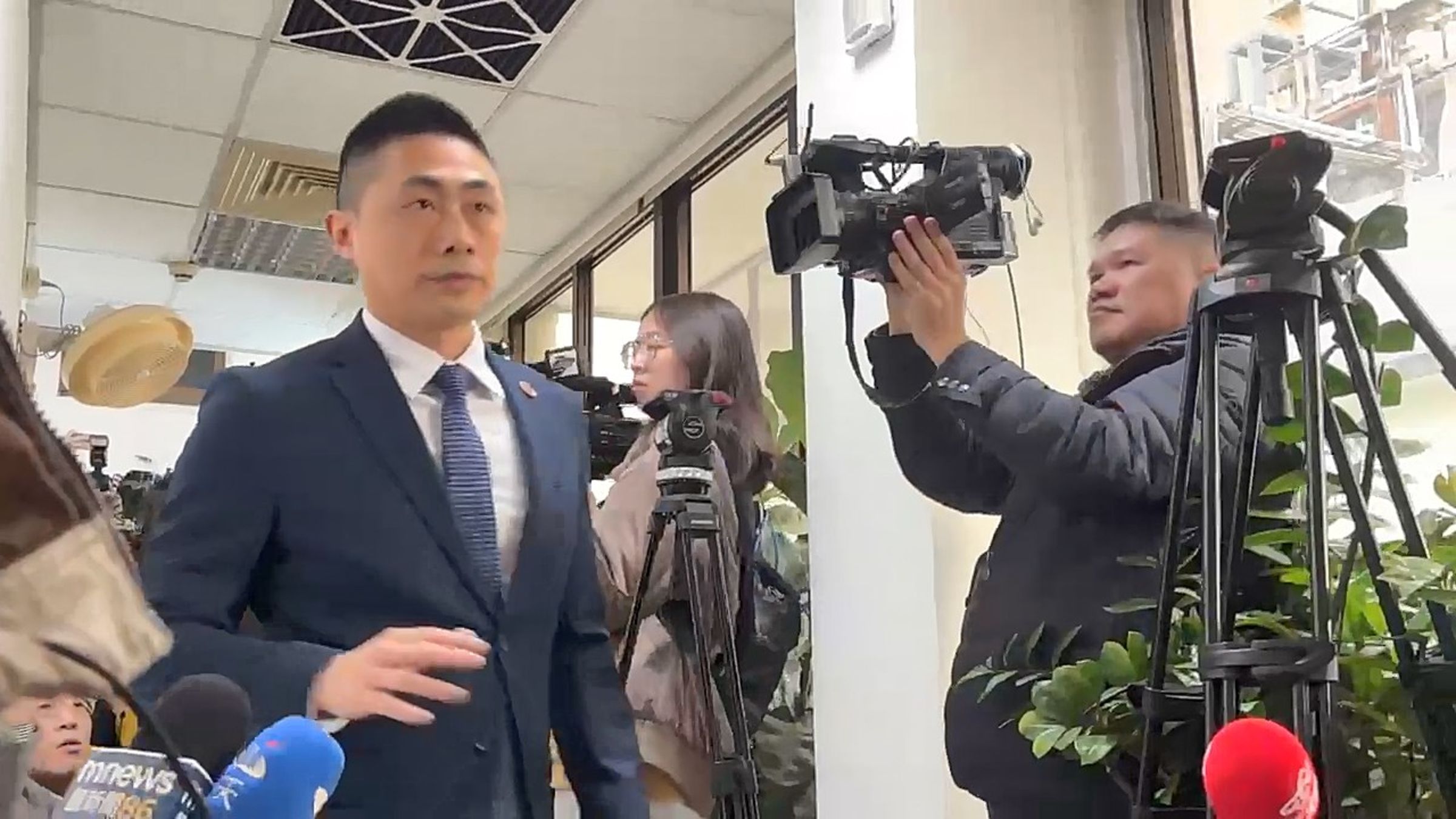 疑涉人頭助理費,檢方一早搜索高金素梅辦公室。(鏡新聞)