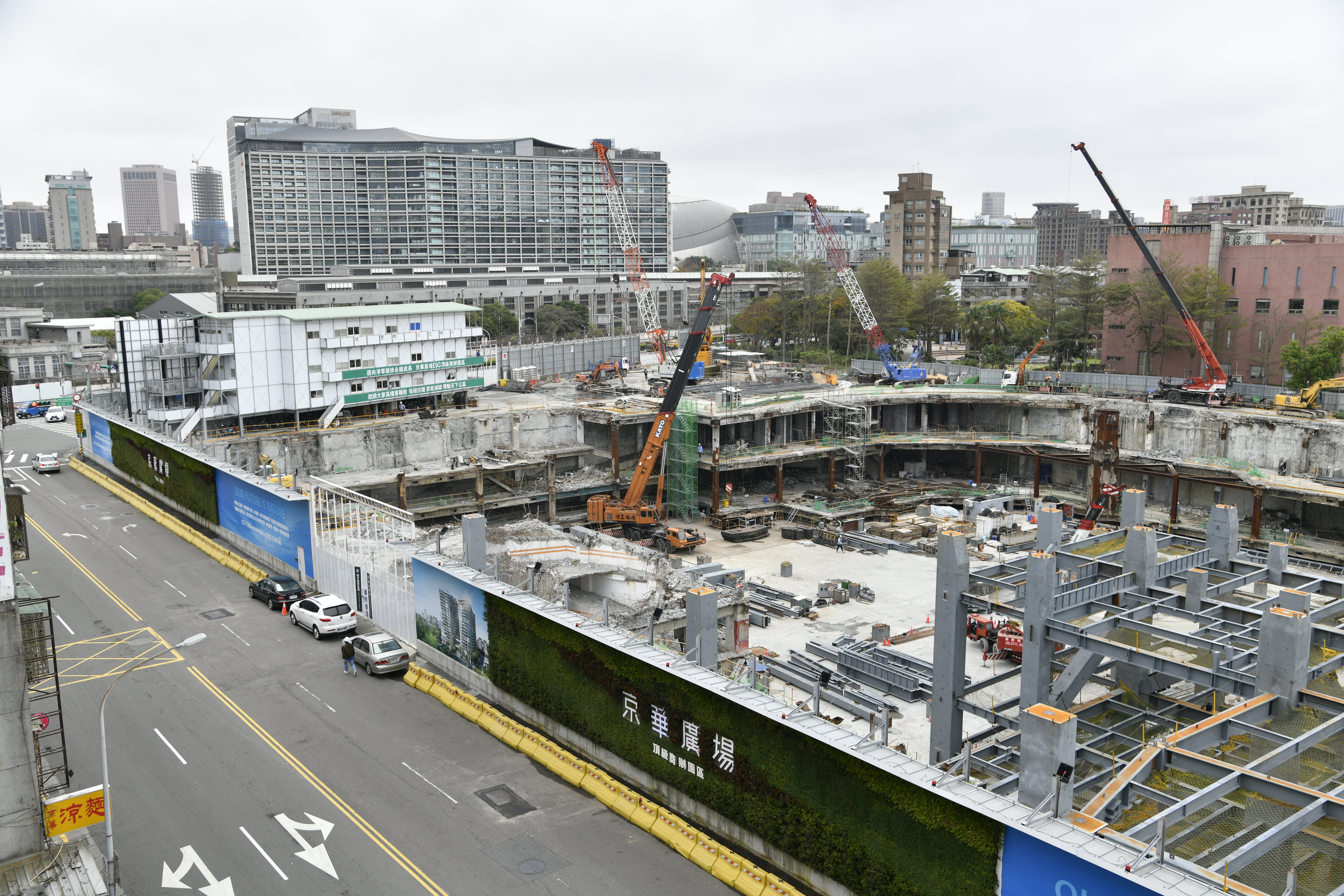 鼎越公司重訊指出，已向市府申請暫緩實施20%容積獎勵部分，而非取消。（本刊資料照）