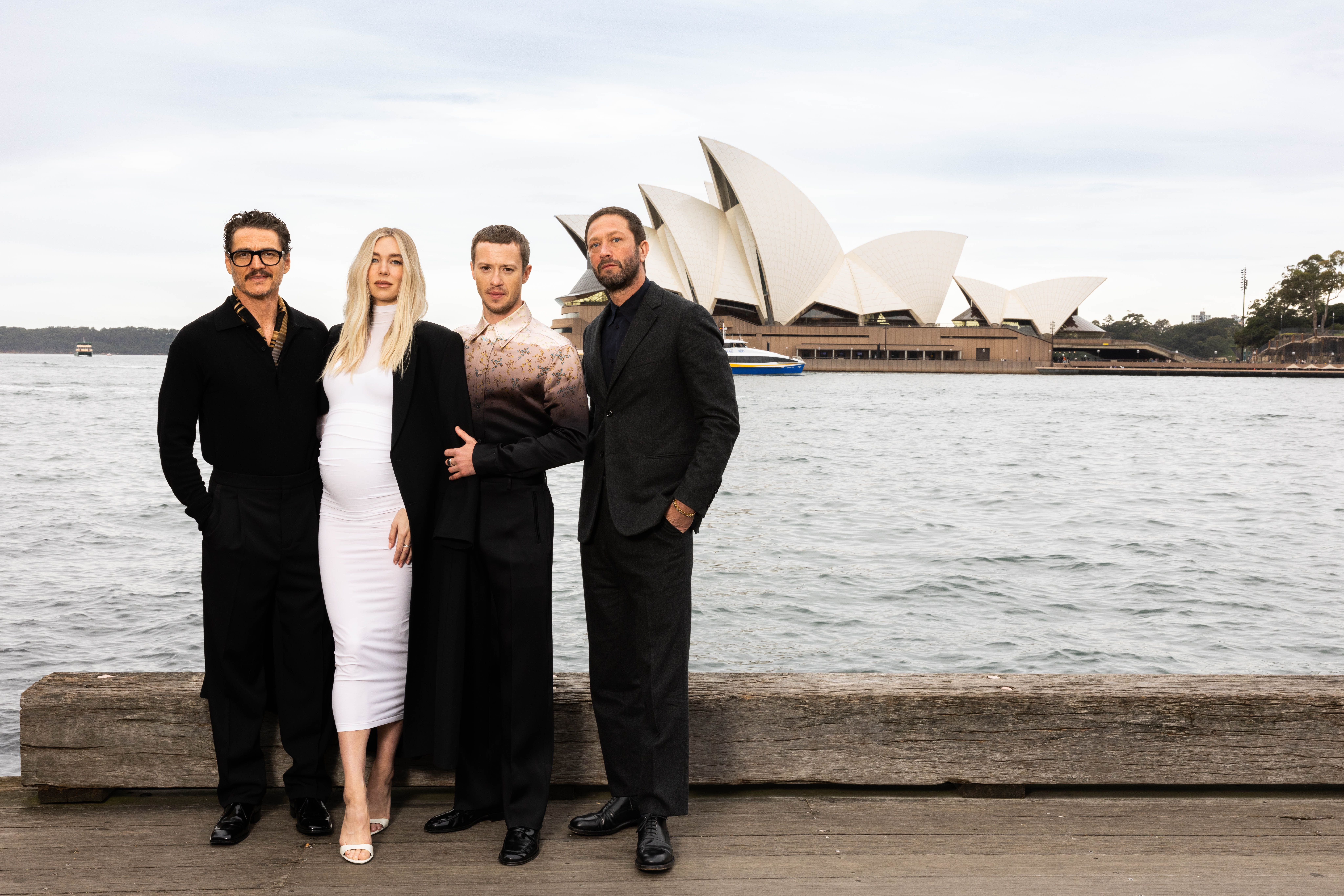 《驚奇4超人：第一步》的4位主角，佩德羅帕斯卡（左起）、凡妮莎寇比、喬瑟夫昆恩、艾邦摩斯貝克許。（漫威影業提供）