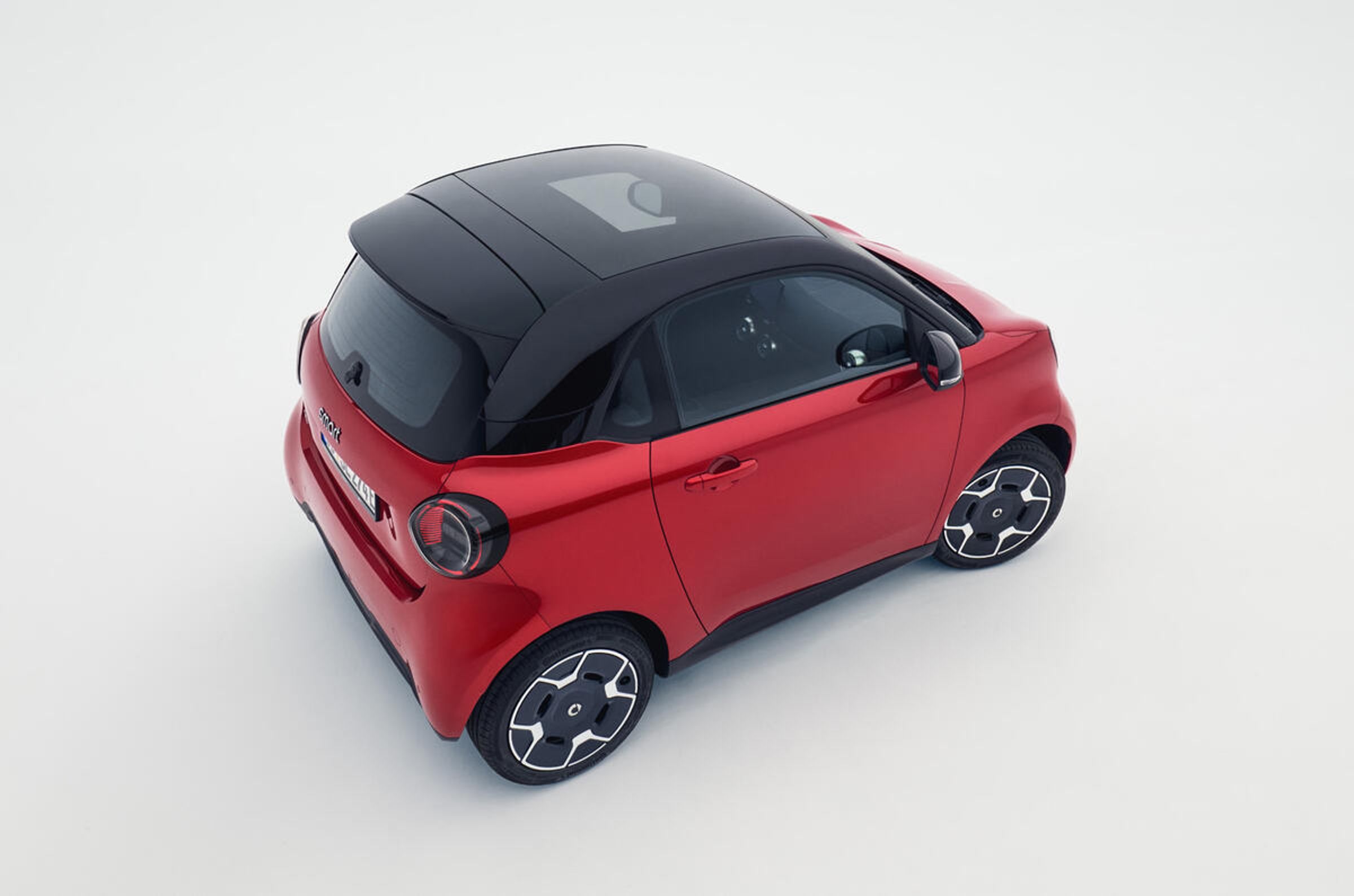 近年來,Smart 已逐步擴大產品陣容,甚至推出大型 SUV,不過品牌長期以來始終強調,不會放棄最初的都會小車市場。