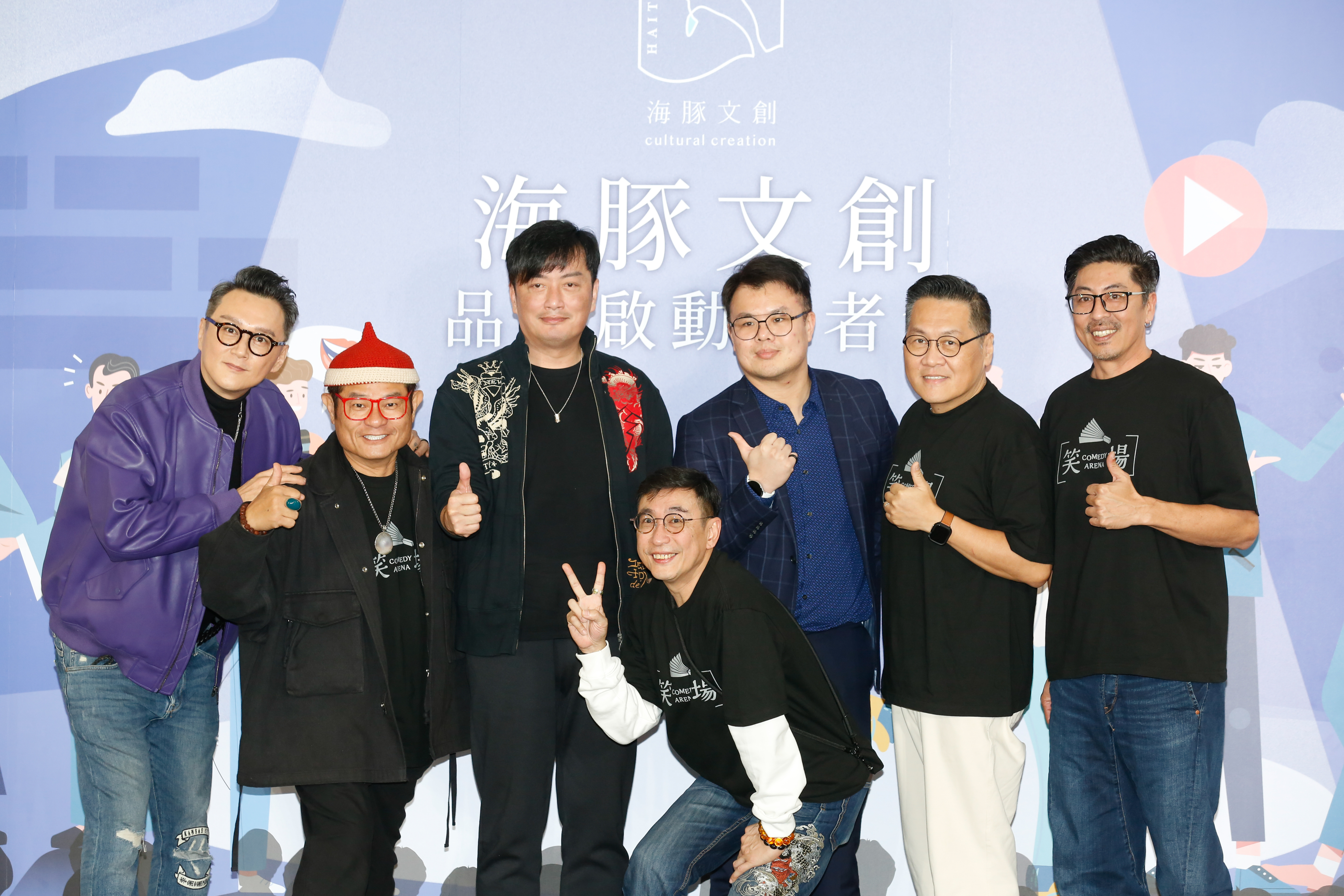（由左至右）何篤霖、許效舜、台北市議員李傅中武、宋少卿、台北市產業發展局陳俊安局長、朱德剛、那維勳等為海豚文創開張聚首。
