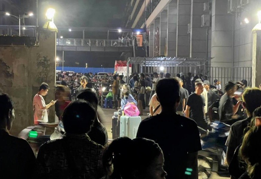 官方才公布打詐成果,西港中國城園區就傳出深夜多家公司突然解散。(翻攝自柬中時報)