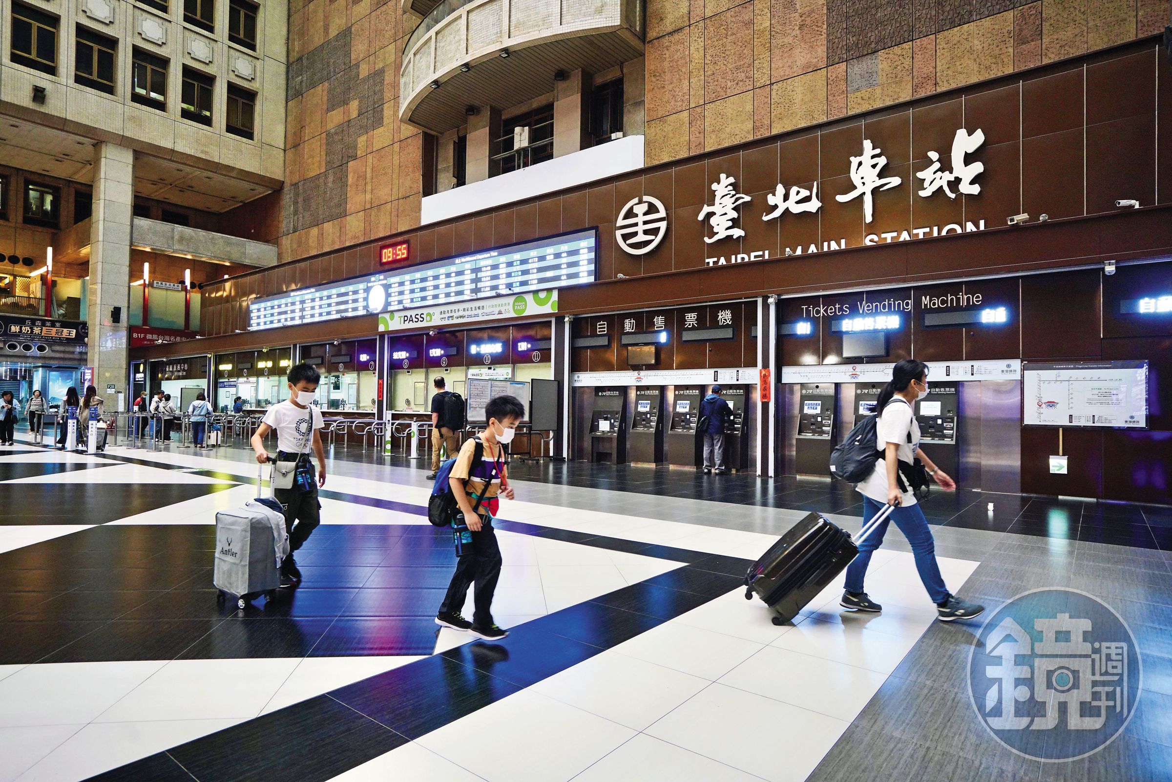 北車大廳當年大改造，廖鎮漢父親廖偉志大刀闊斧，光是車站售票口移動就花了千萬元。