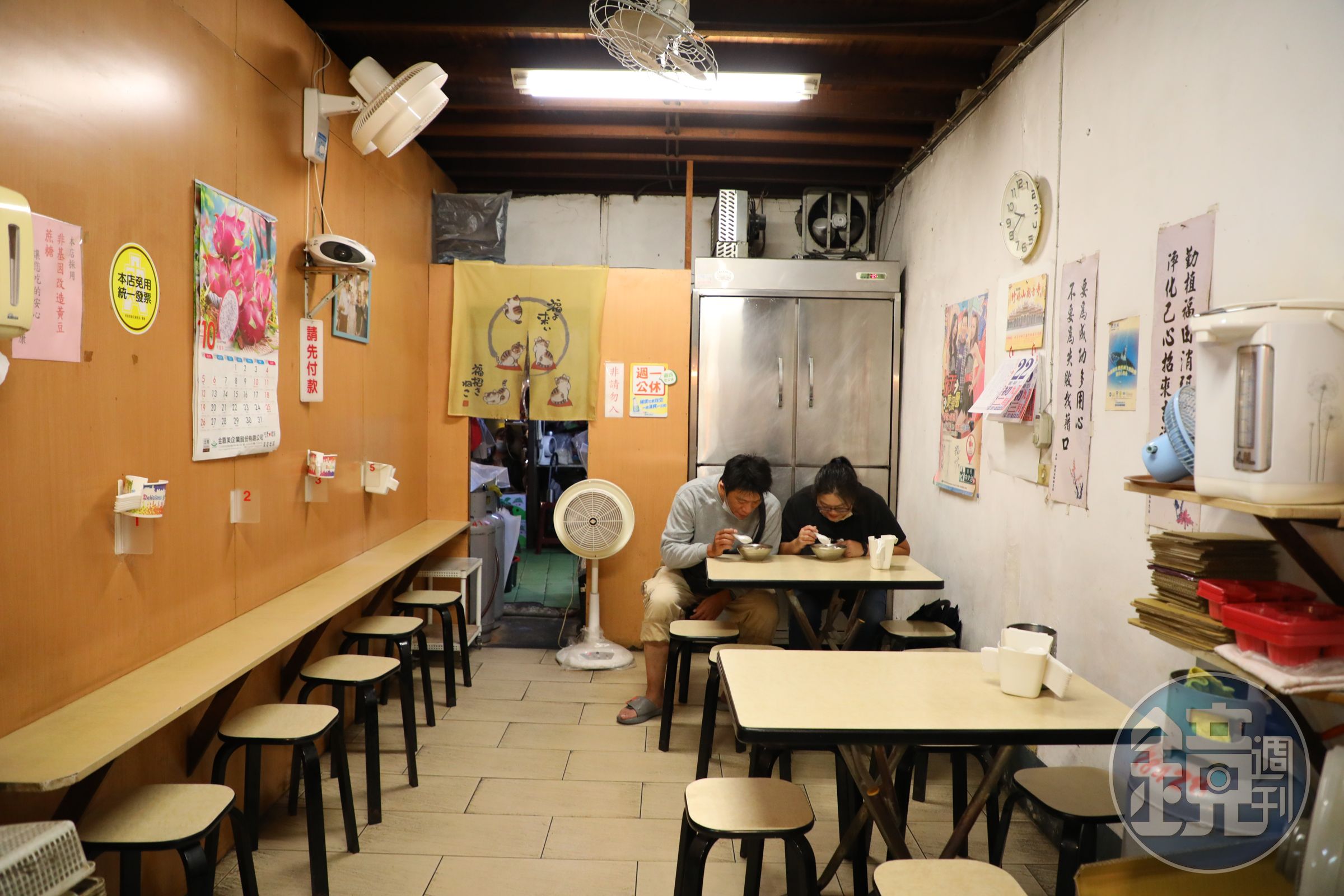 小店只賣一種豆花一味，卻有許多死忠擁護者。
