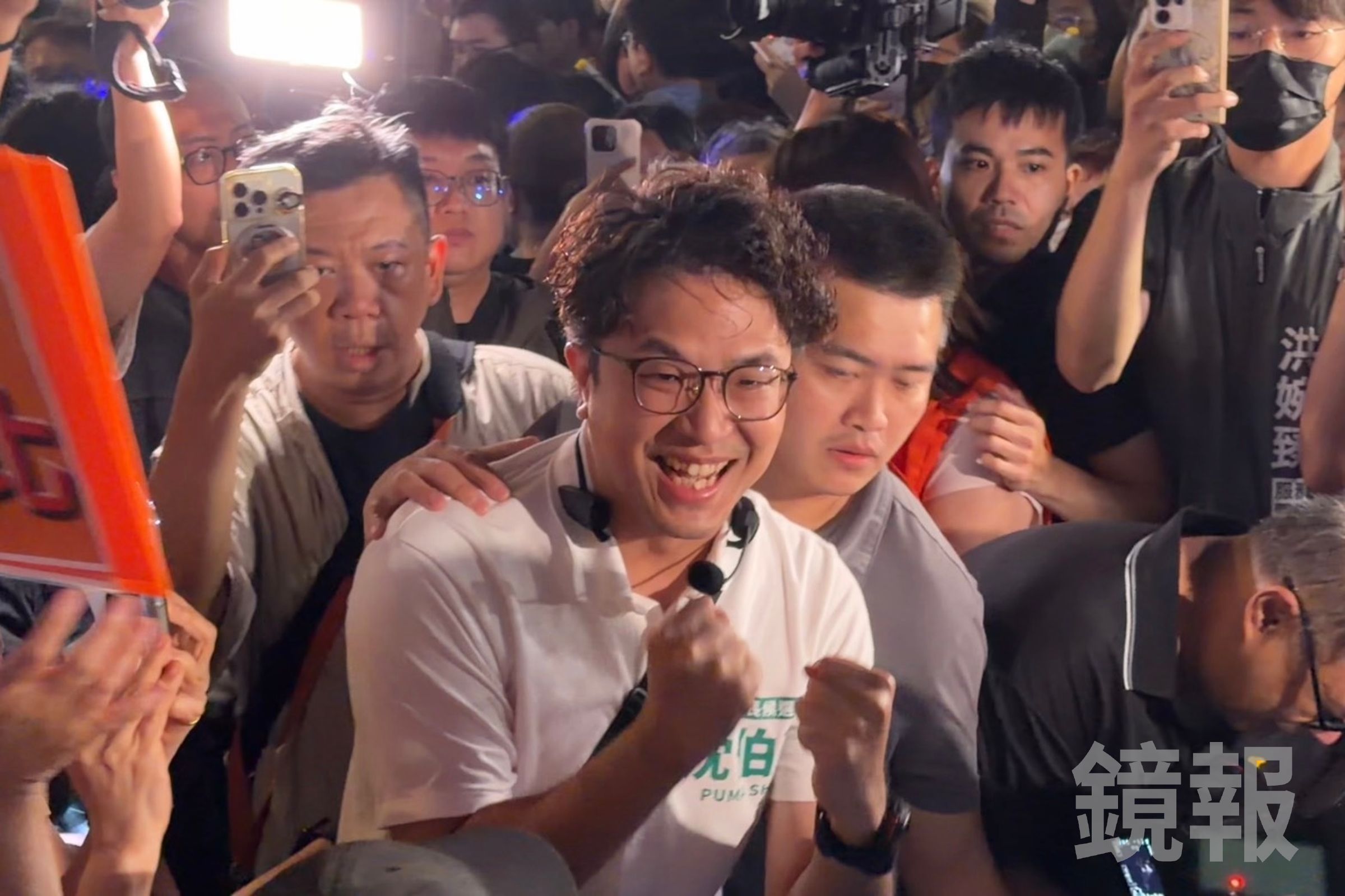 沈伯洋在公館商圈掀起「洋流」,名嘴大讚其群眾號召力勝過黃仁勳,堪比2018年的「韓流」。(鏡報袁維駿)
