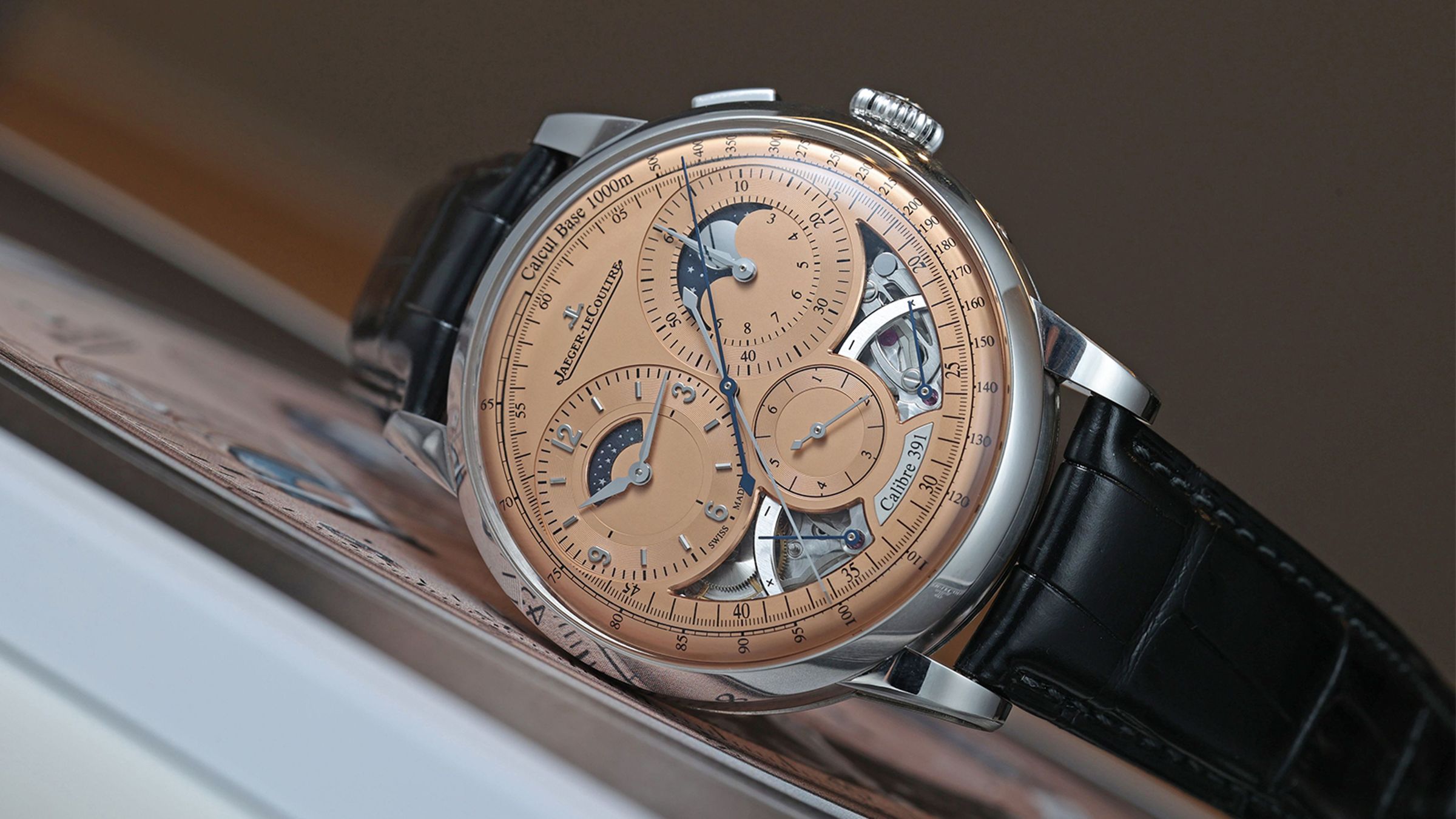 Duometre Chronograph Moon｜錶徑42.5mm／950鉑金錶殼／時、分、小秒指示；計時碼錶功能；月相及日夜指示；雙動力儲存指示／391型手上鍊機芯／防水5大氣壓／定價NT$ 2,840,000（專賣店限定款）