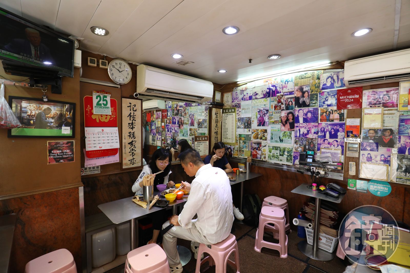 食堂用餐空間不大,想內用建議避開用餐時段前往。