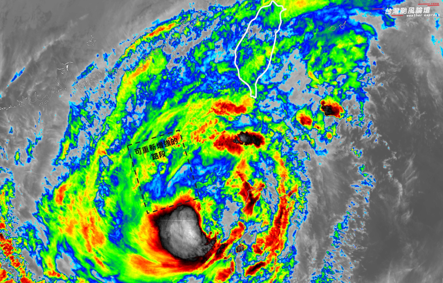 颱風鳳凰目前漸漸遠離菲律賓後，未來24小時還有增強的空間，接著將朝台灣直撲而來。（翻攝臉書／台灣颱風論壇｜天氣特急）