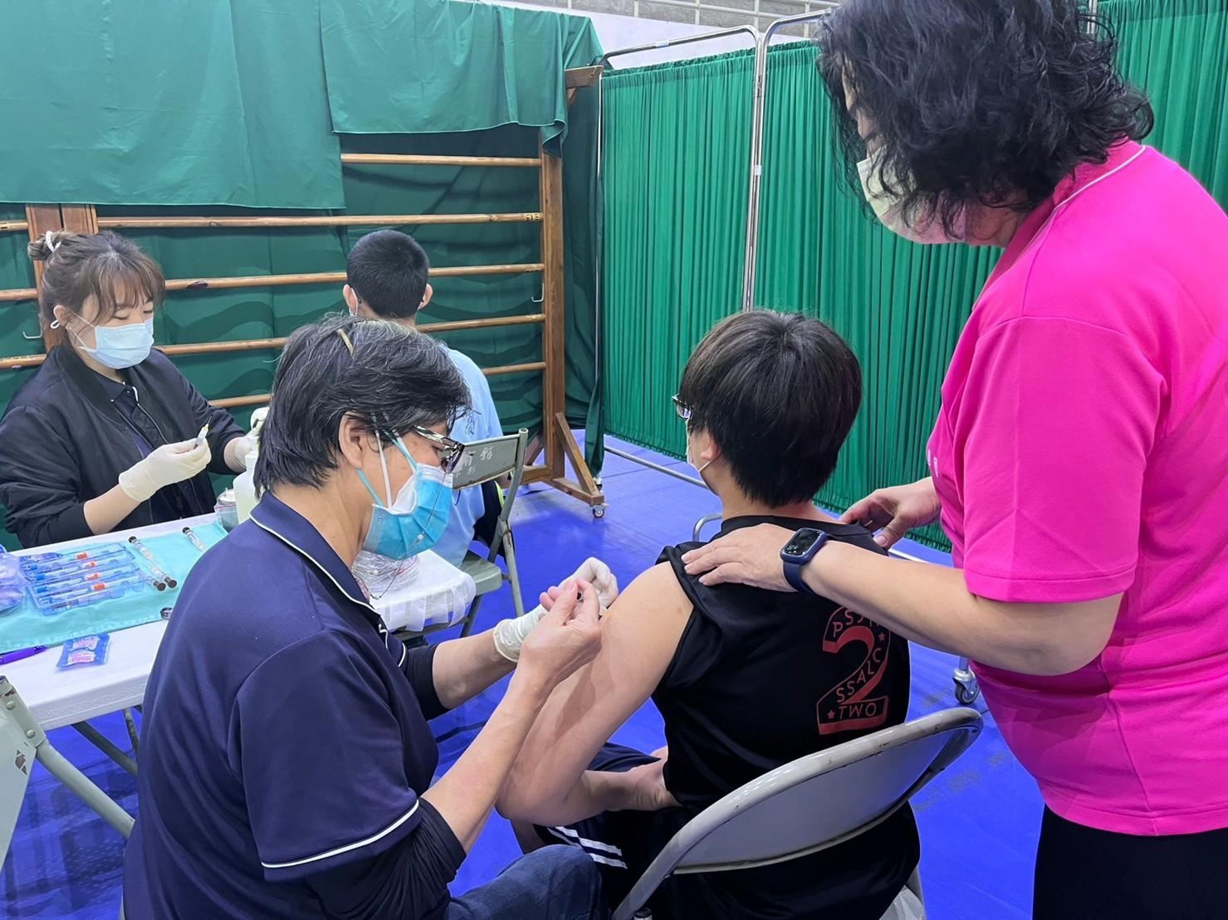 自去年起，公費HPV疫苗接種對象已擴大為全體國中生，不分性別、男女並進。（嘉義市政府提供）