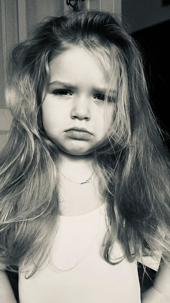 小時候的哈珀奧嘟嘟很可愛。(翻攝Victoria Beckham IG)