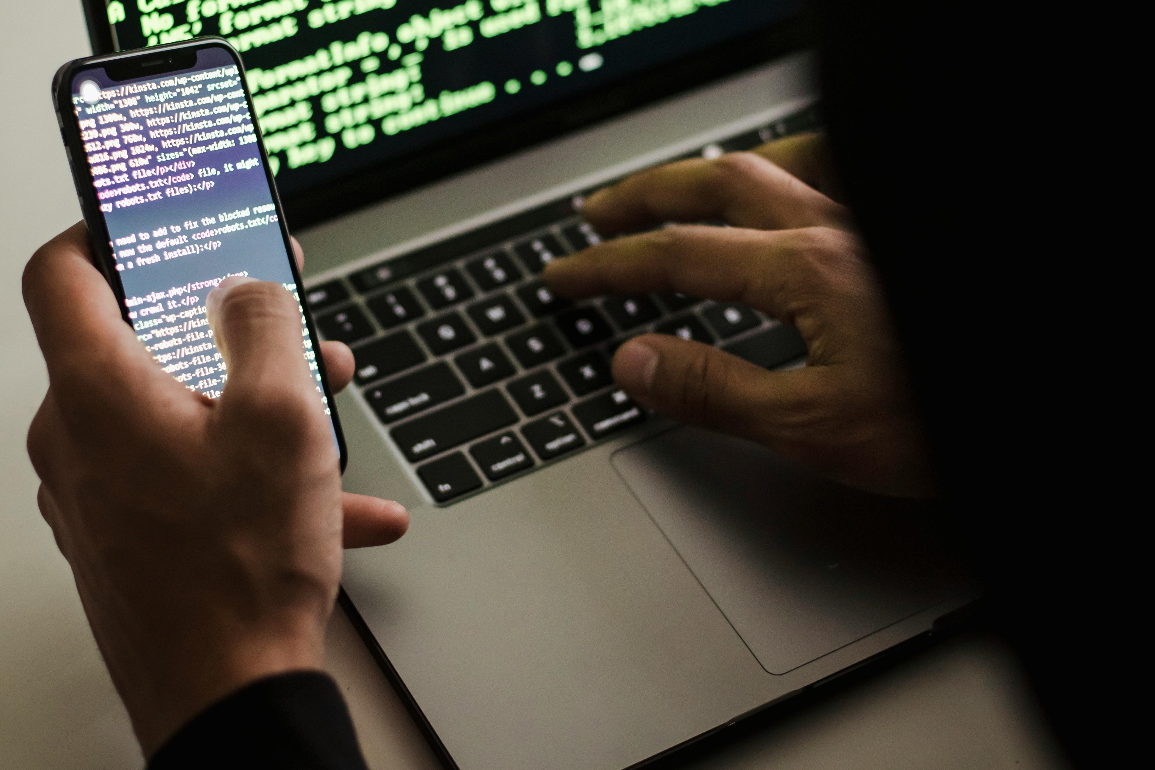 該手機內部儲存了涉及日本核能設施保安、防範恐怖攻擊之「核物質保安部門」的內部職員名單與聯繫方式。示意圖（pexels提供）