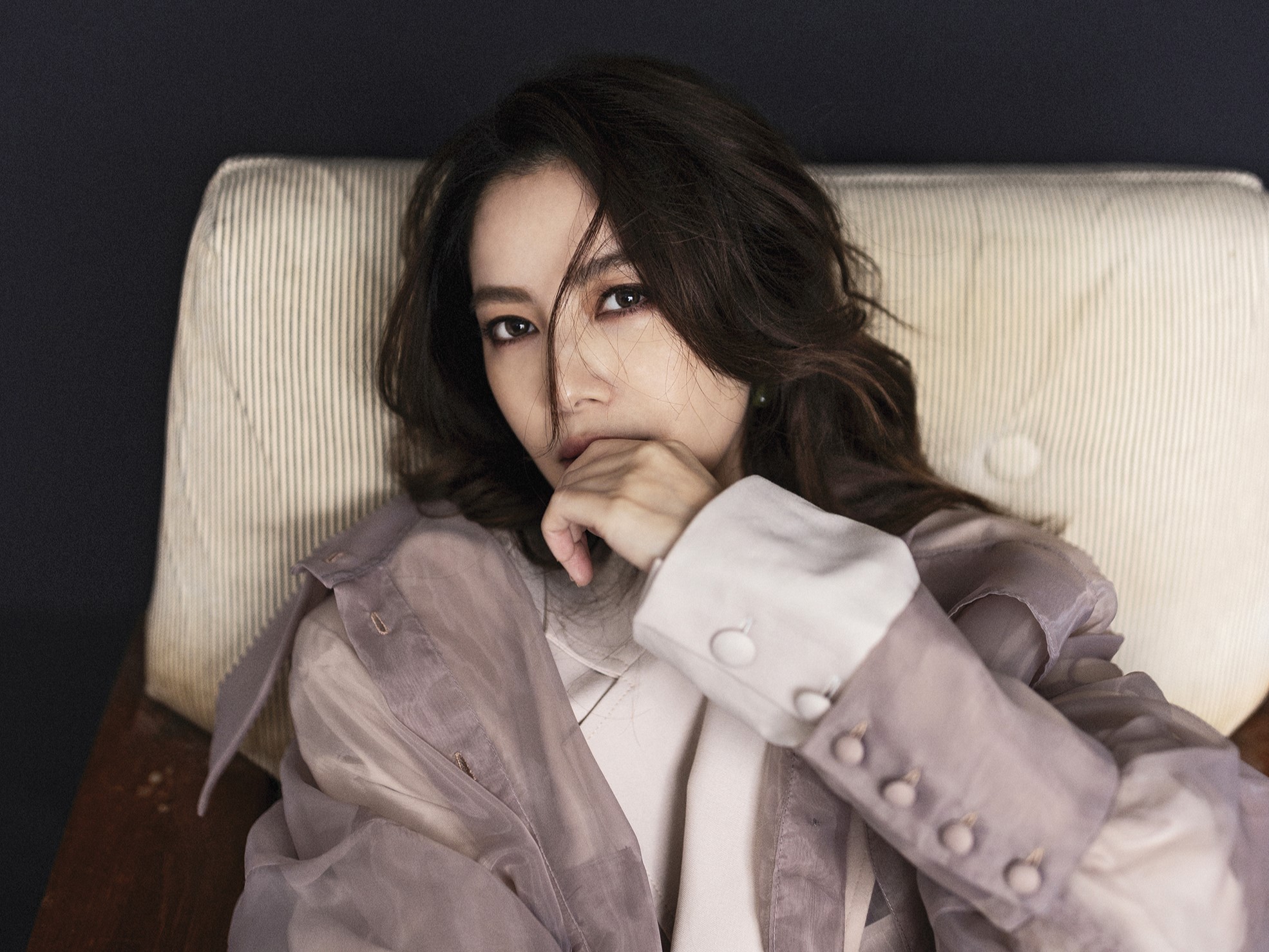 不管你對徐懷鈺的記憶是什麼，她都知道大眾對她的好奇，也把自己的心聲都放進了專輯《光致．蛻變》。