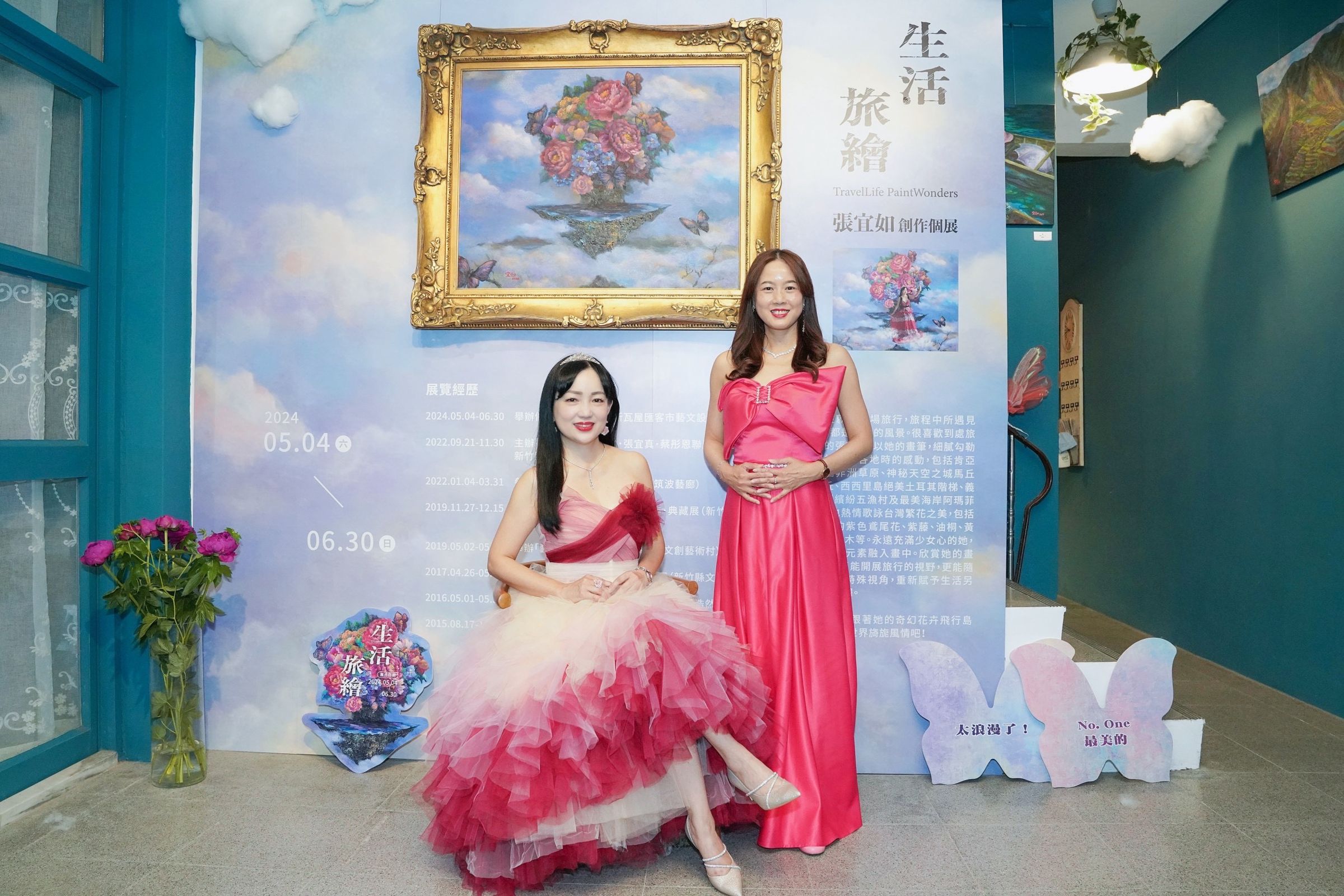 旺宏電子企業關係室處長張宜如(左)舉辦油畫個展,中醫大新竹附醫執行長張宜真(右)到場支持姊姊。(張宜如提供)