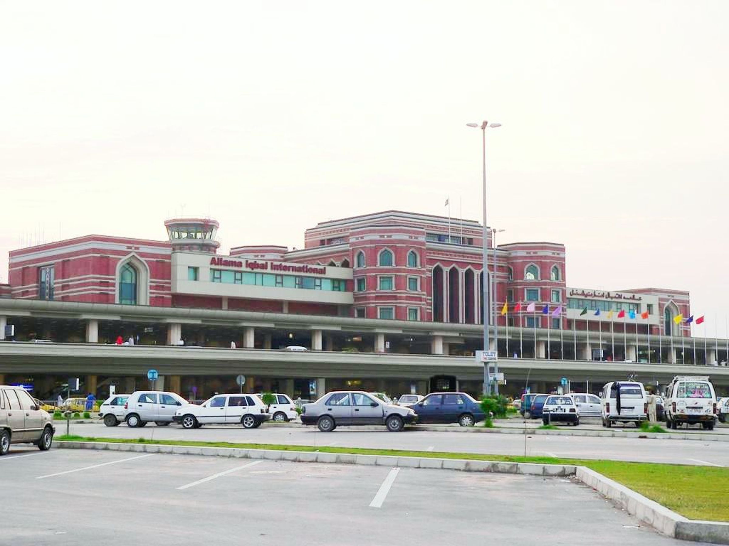 巴基斯坦拉合爾市今傳出爆炸,當局宣布暫停拉合爾等4座機場營運。圖為拉合爾機場示意圖,翻攝自維基百科。