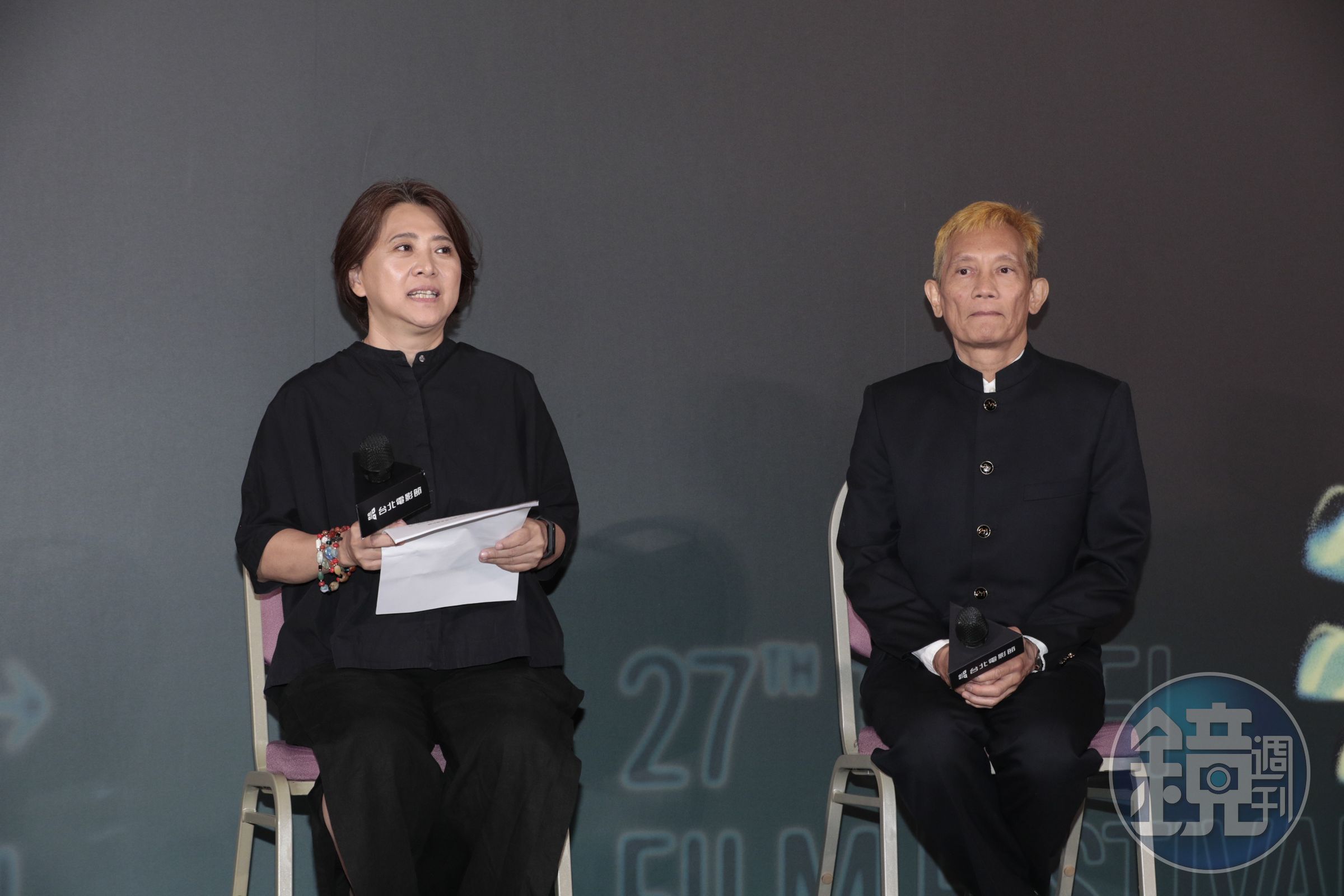 台北電影節總監李亞梅（左）與評審團主席導演張之亮（右）。