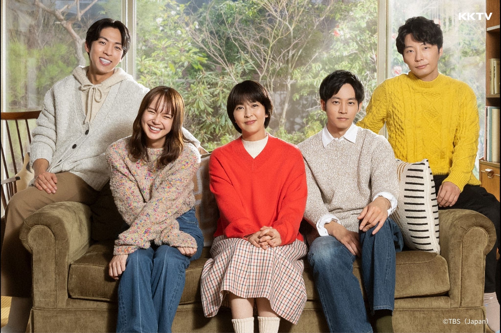 日劇《慢行列車》由松隆子（中）搭配多部未華子（左二）、松坂桃李（右二）、星野源（右）與韓星朱鐘赫。（KKTV提供）