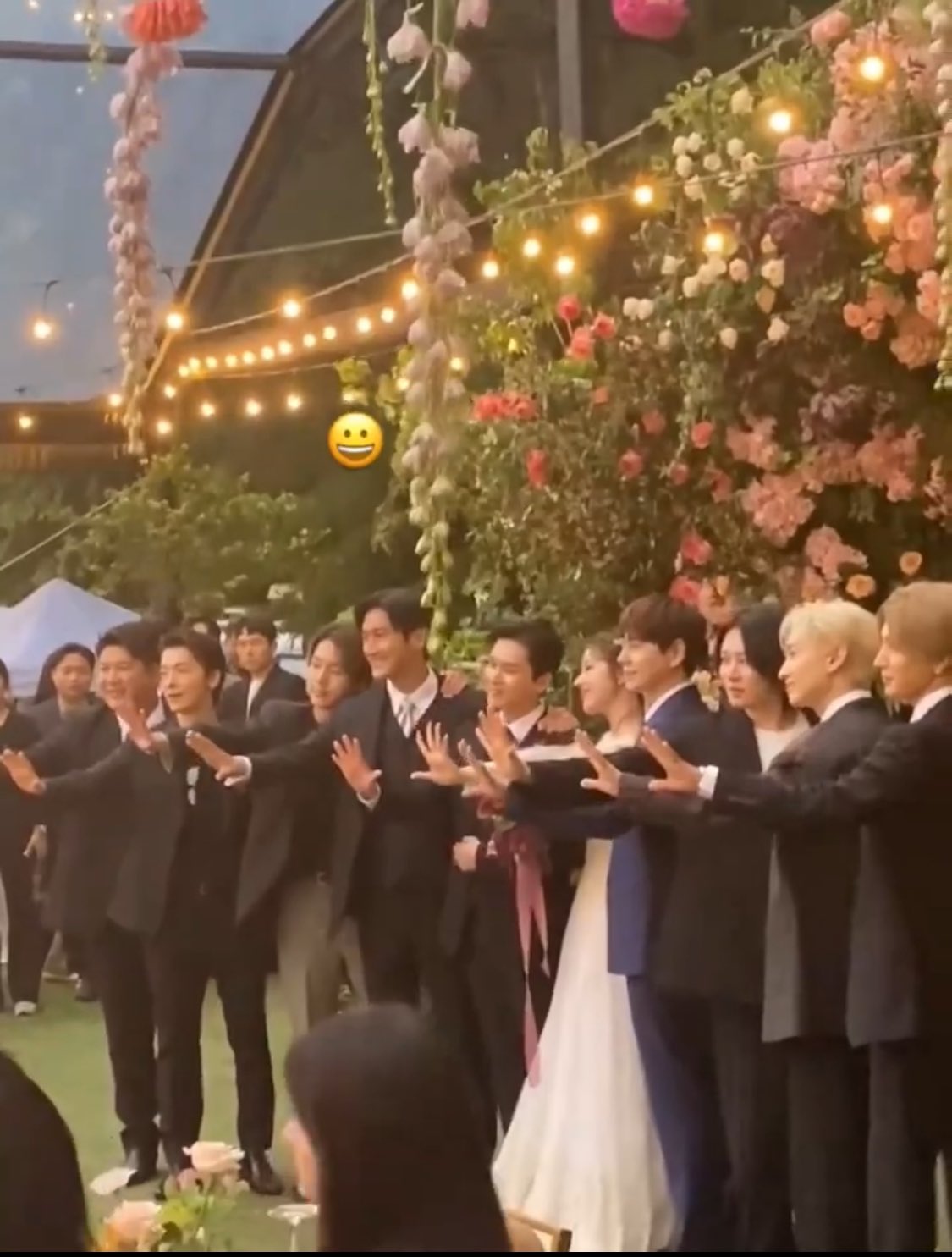 Super Junior目前為9人組合,隊長利特(右一)為新婚厲旭擔任婚禮主持人。(網路圖片)