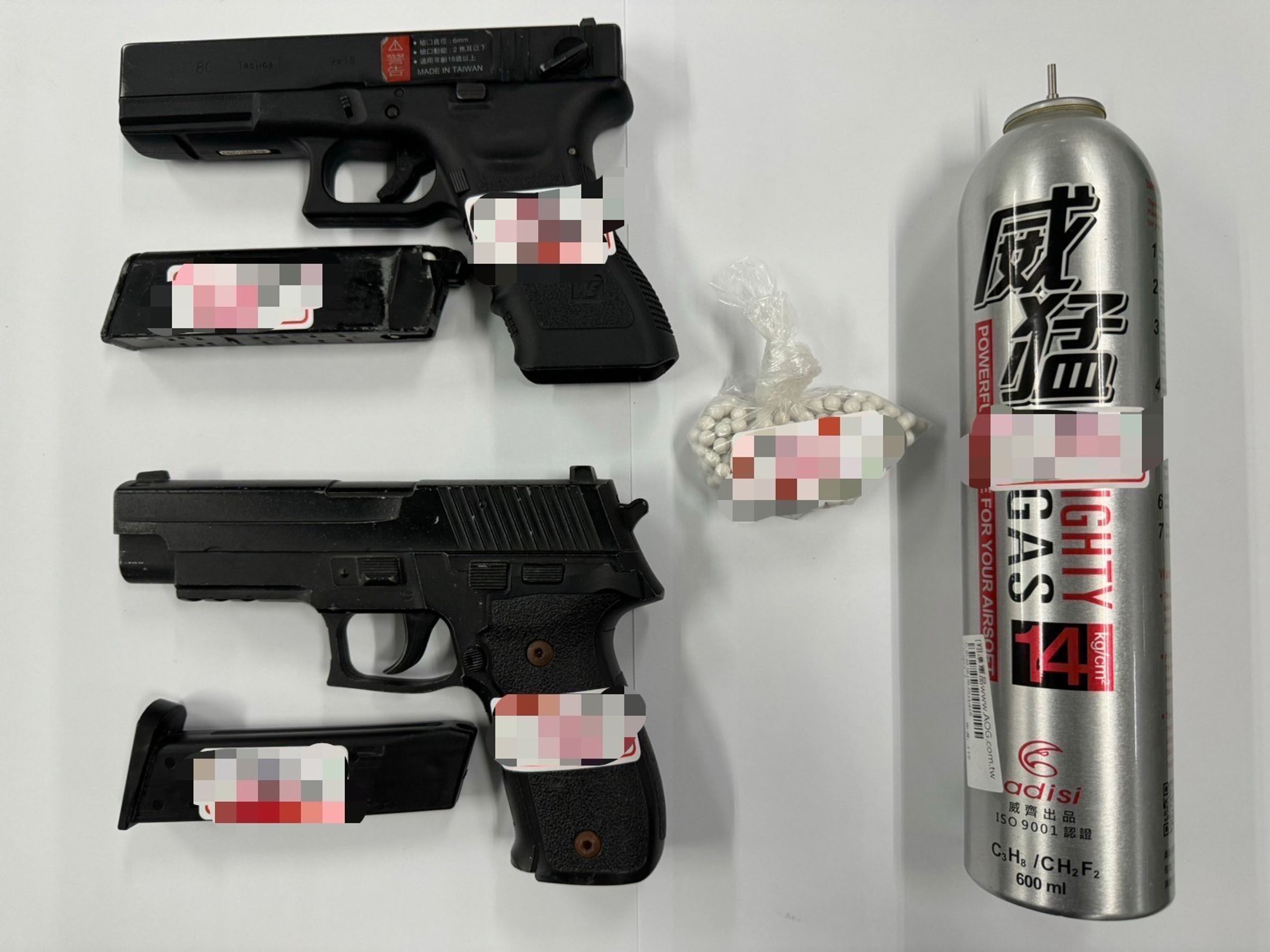 鼓山分局獲報後找到在柴山射擊猴子的男子及槍枝。（翻攝畫面）