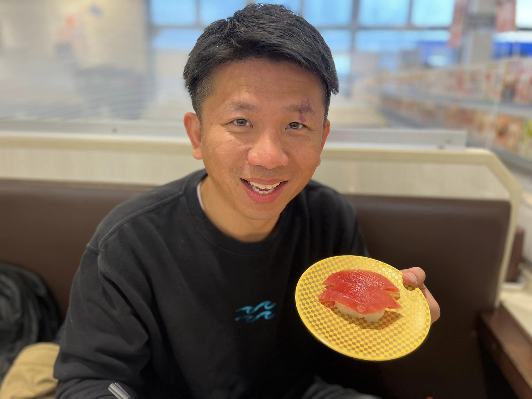 YouTuber「北海道女婿」涉嫌違法輸入藥品，因認罪獲得緩起訴處分。（翻攝北海道女婿臉書）