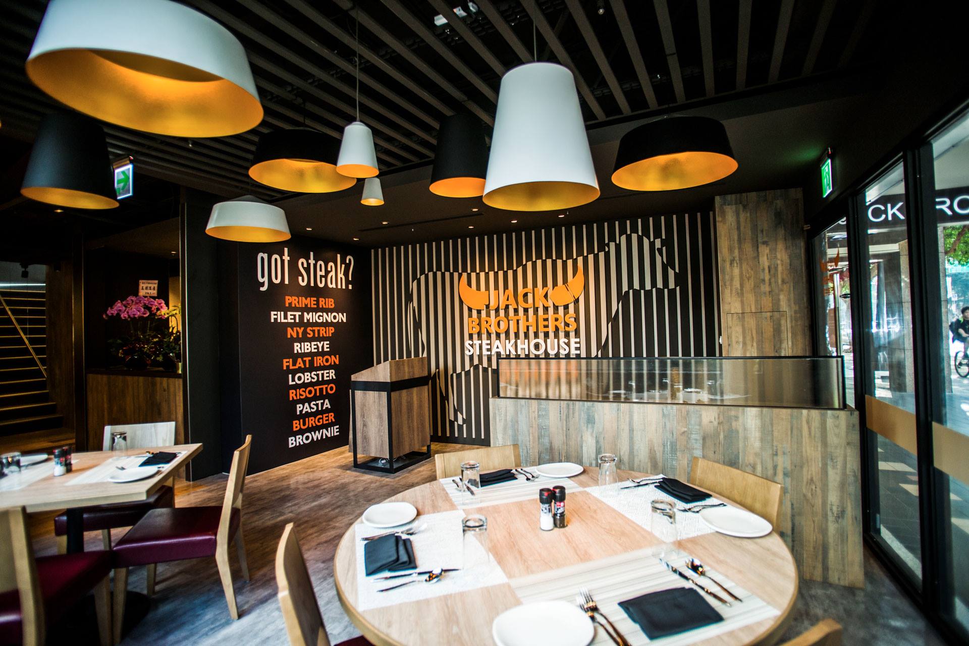 傑克兄弟牛排館證實，全台3家分店明年初都會收攤。（翻攝自傑克兄弟牛排館臺北信義店 Jack Brothers Steakhouse Taipei臉書）